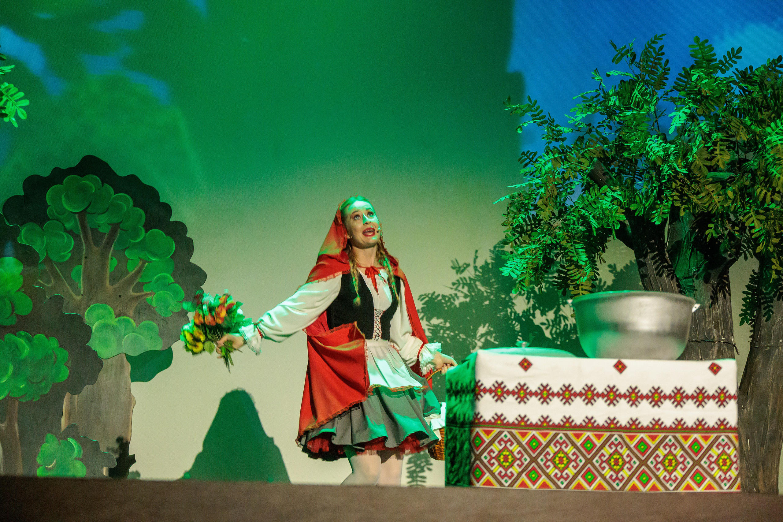 Povestea Scufita Rosie. Clounella. ✔️ Servicii foto si video in Chisinau Moldova - Cinematic.md