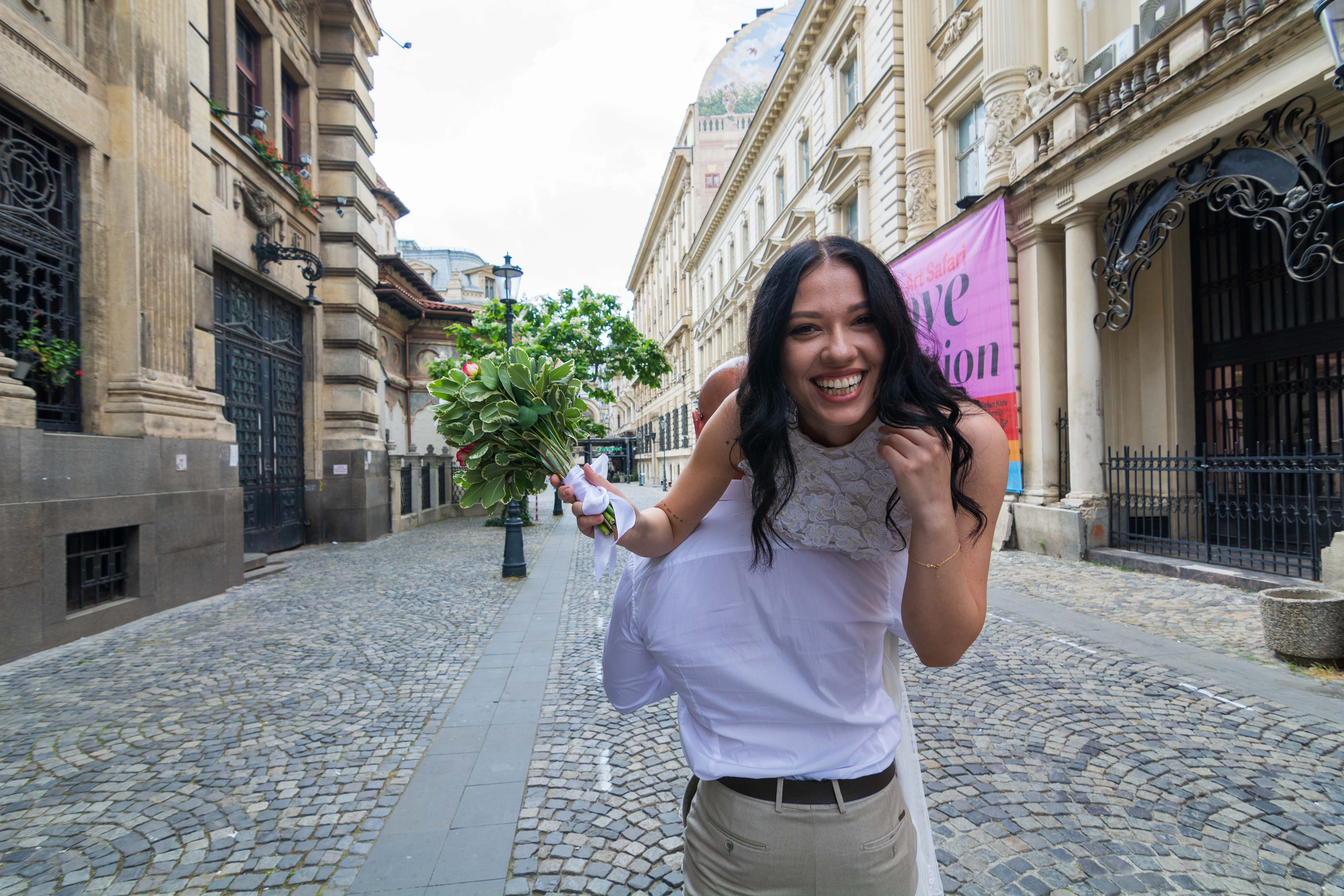Trash the dress, sedinta foto nunta, centrul vechi, sedinta foto centru vechi, sedinta foto Bucuresti, fotograf nunta Bucuresti, fotograf profesionist centrul vechi, sedinta foto after wedding, Idei pentru ședința foto Trash the dress, locații ședință foto trash the dress în România, sedinta foto dupa nunta, pachet foto “TRASH THE DRESS" After wedding