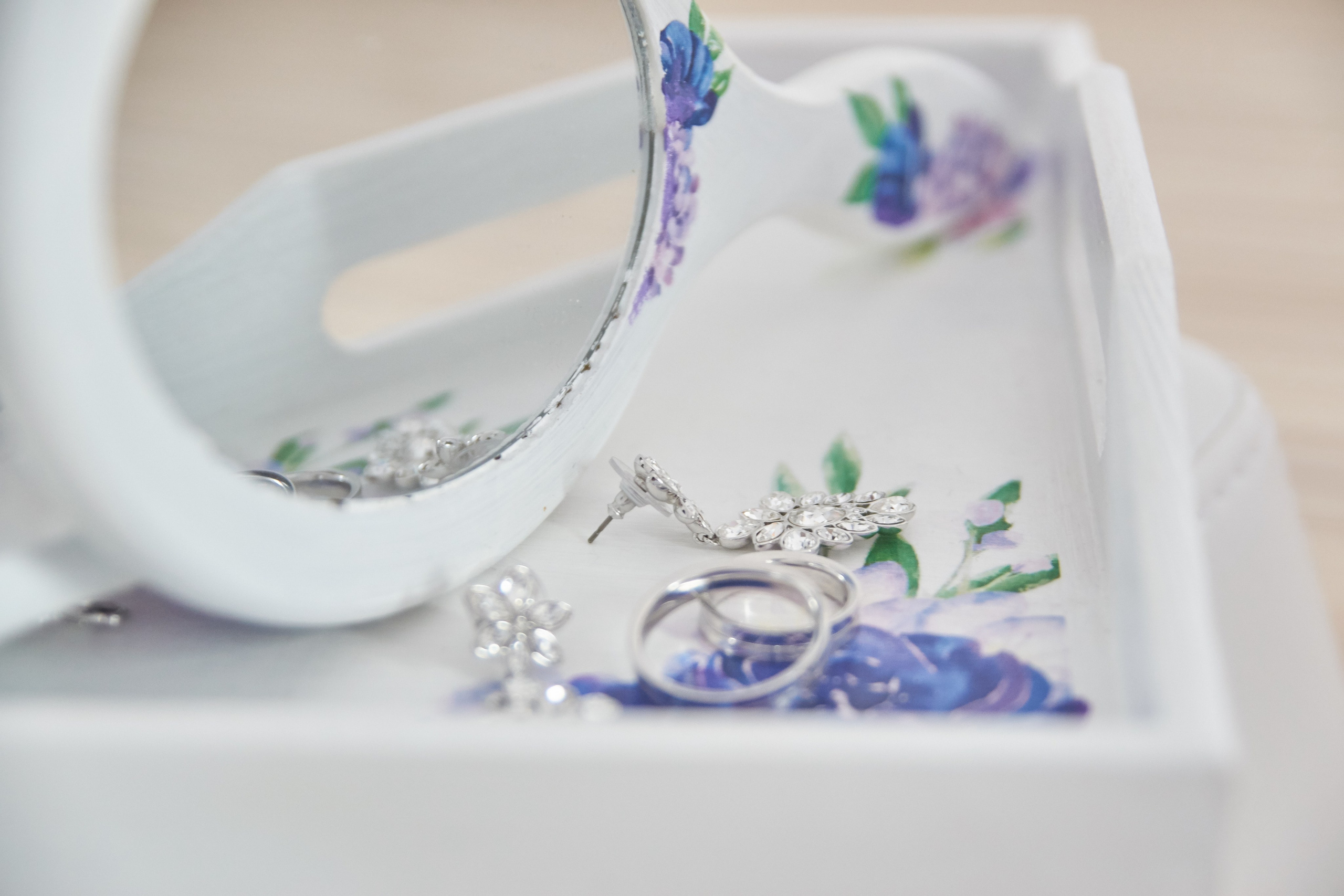 Cât ne costă nunta? Ghid complet pentru viitori miri, cost nunta, ce cheltuieli avem la nunta, cat costa dj, cat costa buchetul de mireasa, cost buchet nasa, cost formatie, cost band, cost saxofon, cost fotograf nunta, cost videograf nunta, cost salon de nunta