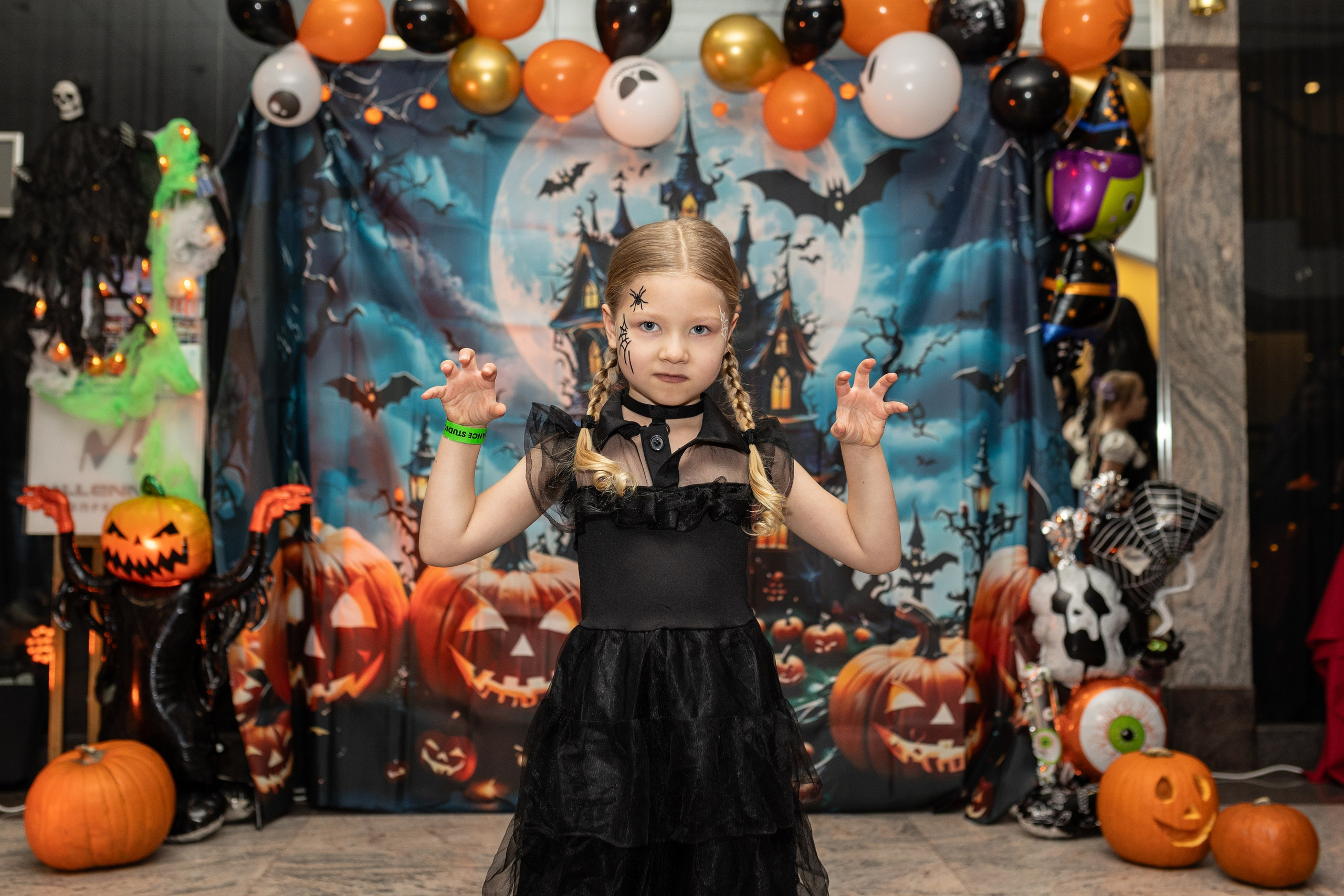 Leo dance studio Helloween 2025. Семейный и детский фотограф в Варшаве Мила Бобровская