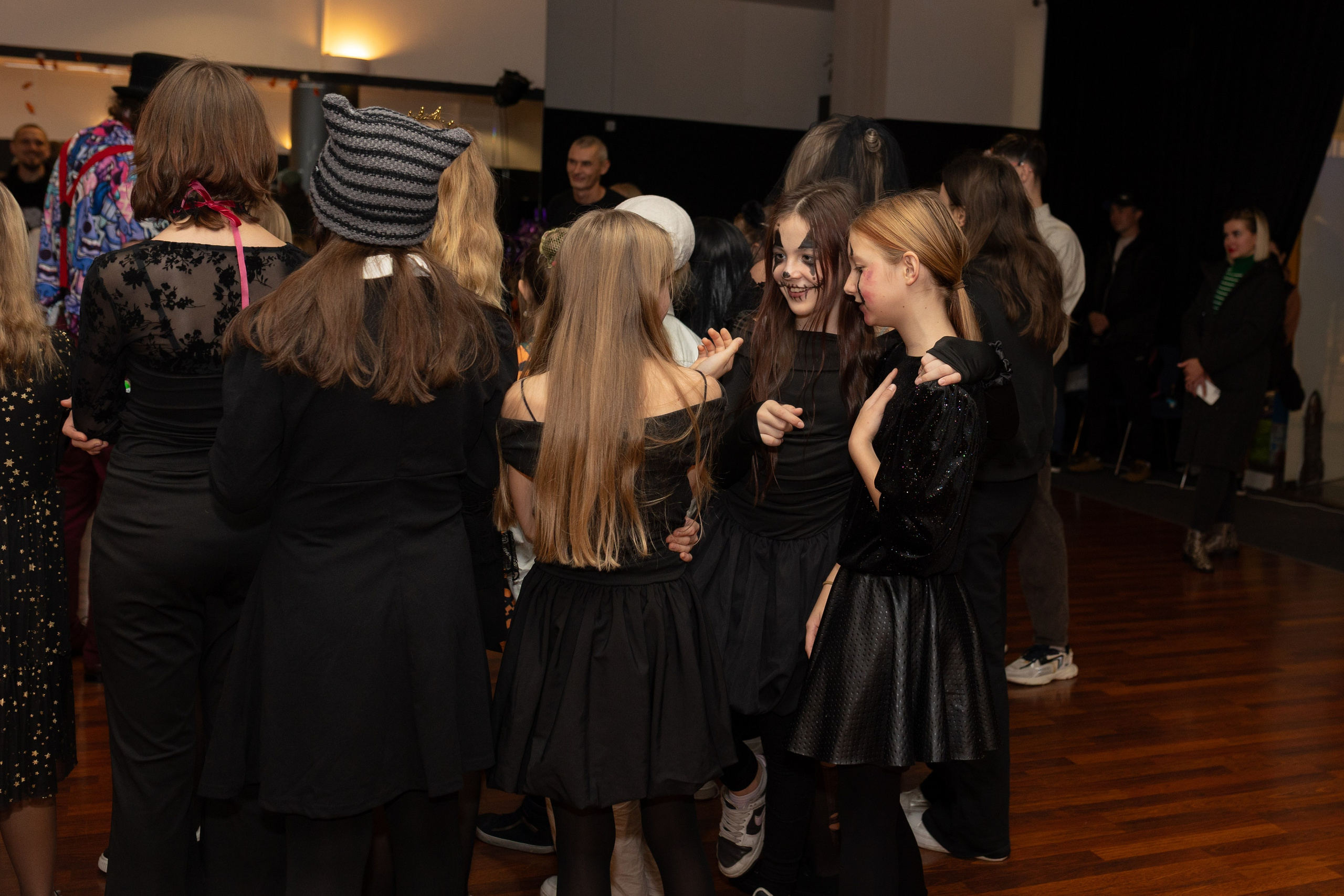 Leo dance studio Helloween 2025. Семейный и детский фотограф в Варшаве Мила Бобровская