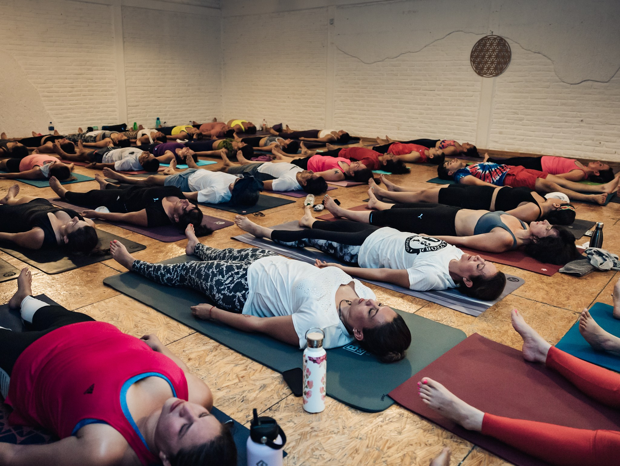 Yoga Event. Lifestyle a rodinná fotografka v Pisku Oxana Telupilova