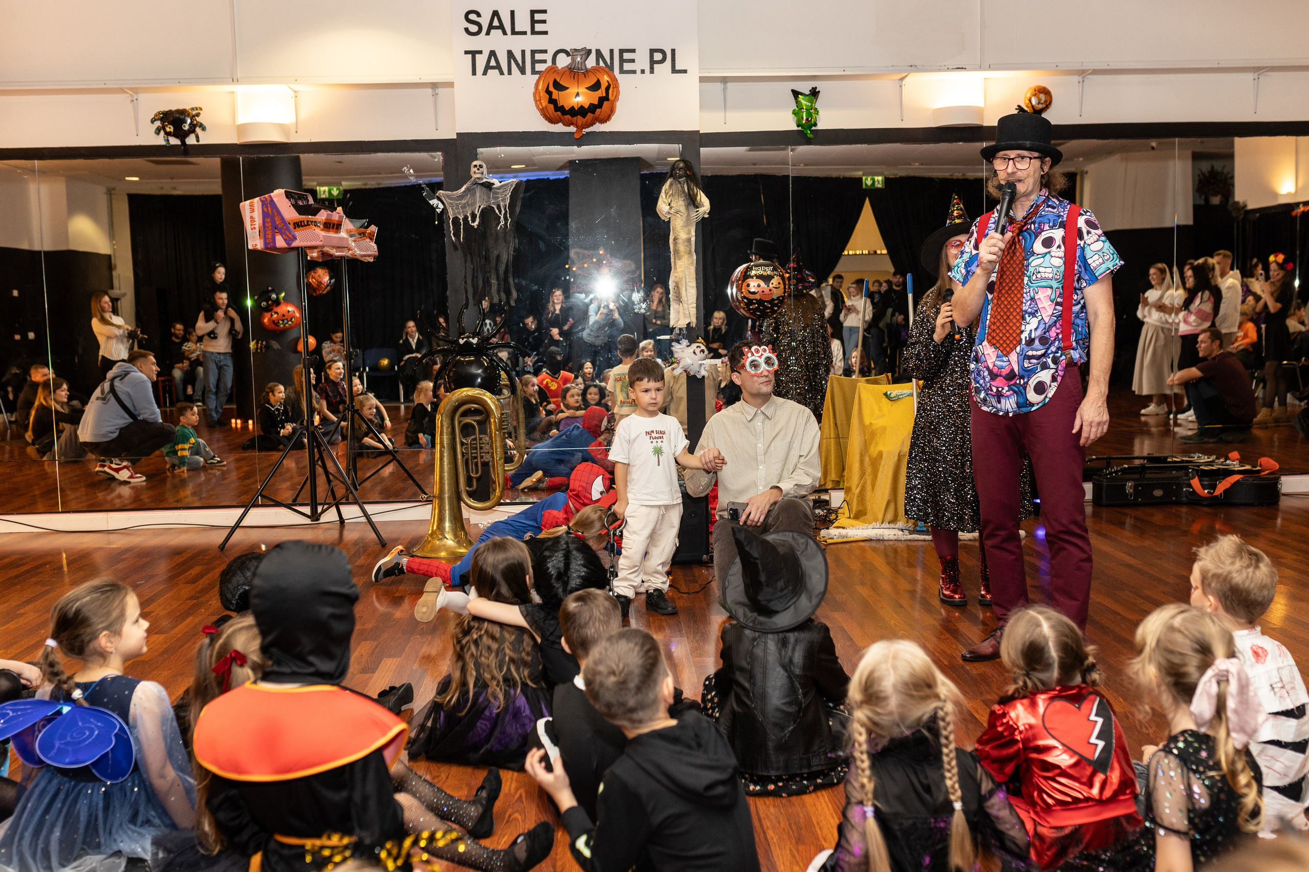 Leo dance studio Helloween 2025. Семейный и детский фотограф в Варшаве Мила Бобровская