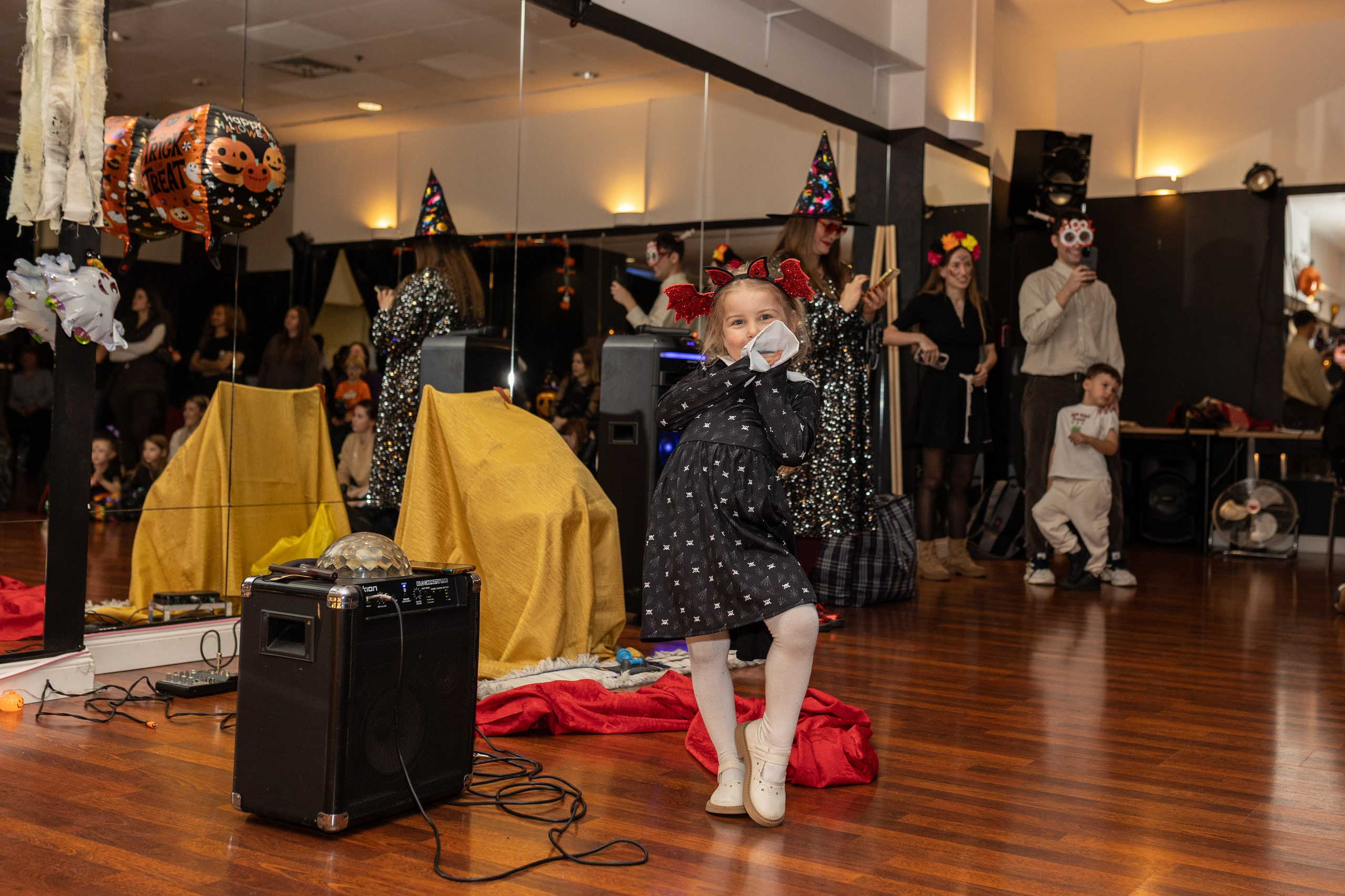 Leo dance studio Helloween 2025. Семейный и детский фотограф в Варшаве Мила Бобровская