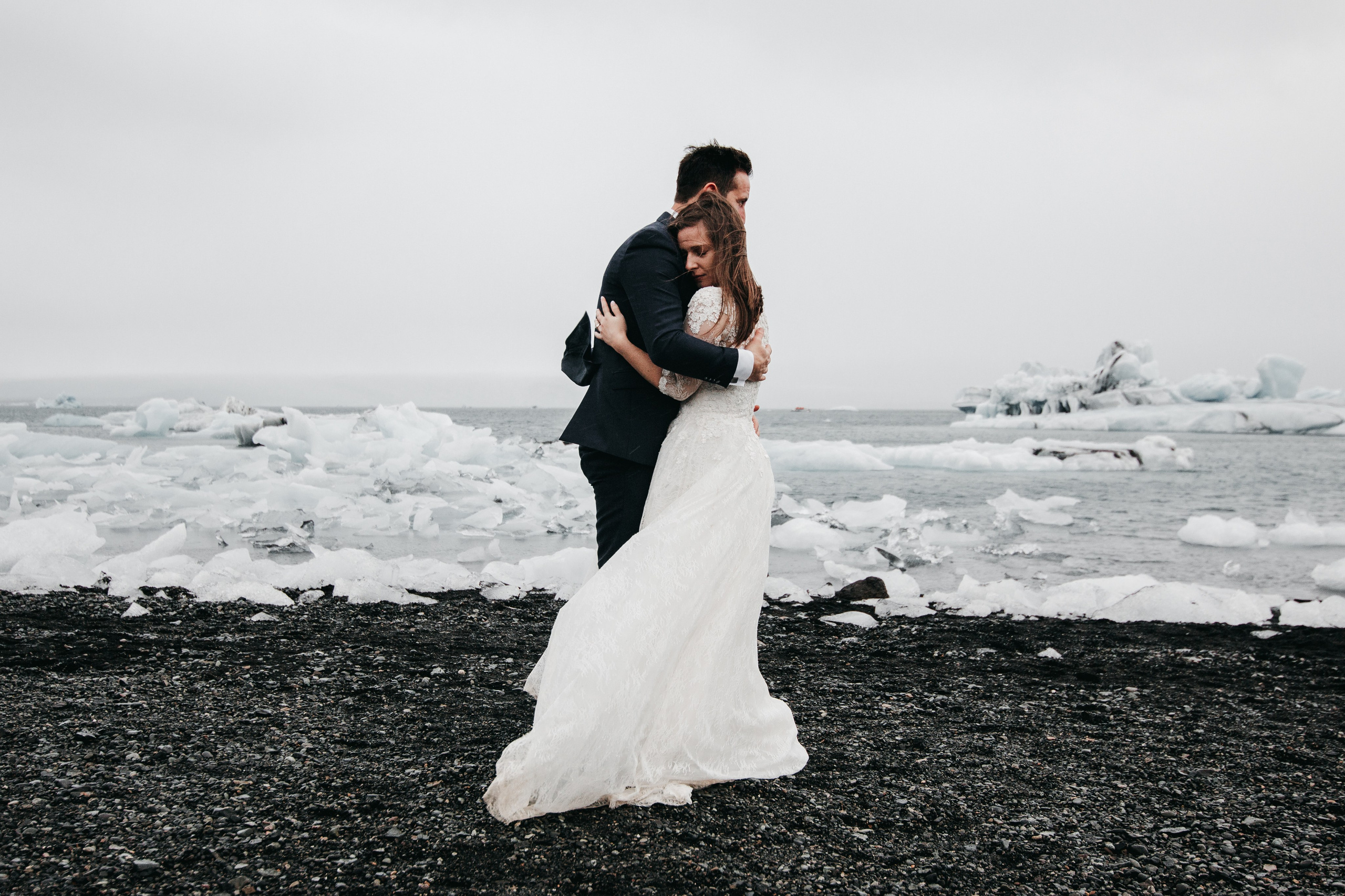 B & A. Fotograf Nunta Iasi - Hearts & Pictures