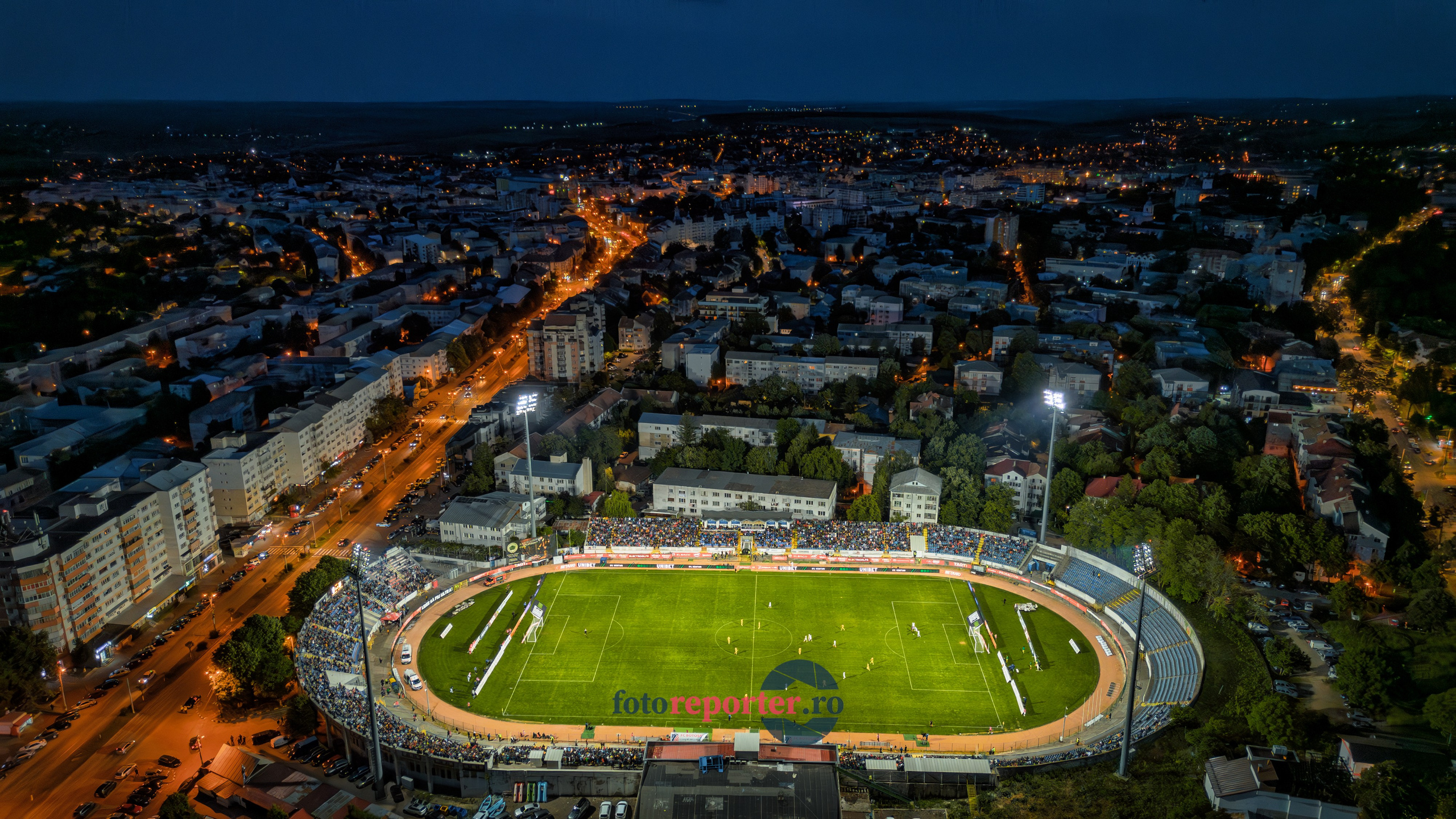 Galerie Foto: FC Botoșani vs. CS Mioveni - Pe 17 mai 2024, am fost martorii unei partide incredibile între FC Botoșani și CS Mioveni, în prima manșă a barajului pentru evitarea retrogradării. În fața unui stadion plin de emoție și speranță, echipa noastră a obținut o victorie importantă, cu un gol marcat de Aldair în minutul 93. 💪 *FC Botoșani 1-0 CS Mioveni*⚽️ Urmăriți momentele cheie ale meciului și bucuria suporterilor în această galerie foto! Pregătiți-vă pentru meciul de retur de pe 24 mai, când vom lupta din nou pentru a rămâne în prima ligă.#FCBotoșani #CSMioveni #BarajRetrogradare #ForzaBotoșani 