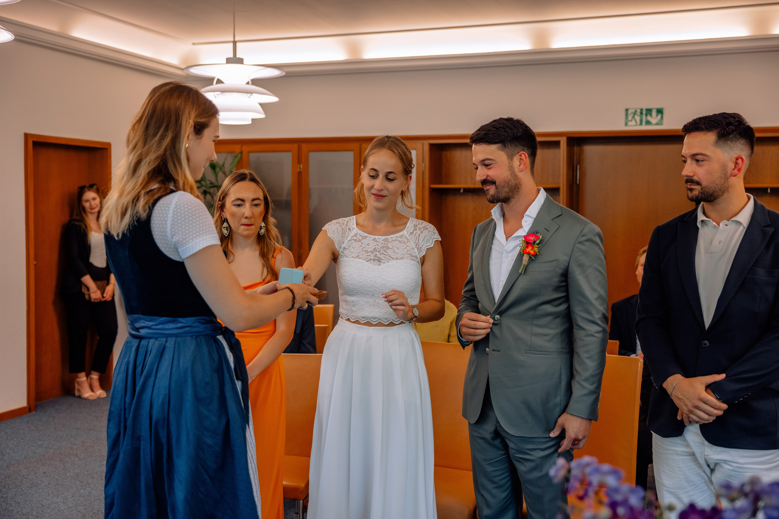 Sommerliche Hochzeitsfotos im Standesamt Mandlstraße & Schwabing. Hochzeitsfotograf München Taufe Familienfotograf Tanja Mauke