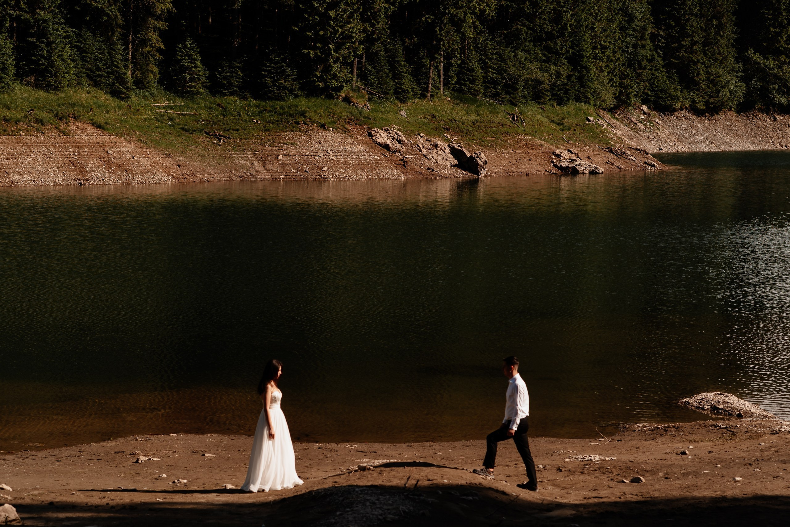Trash the Dress la Lacul Bolboci  | Mihai Popa Fotograf. Fotograf Nuntă & Botez București - Mihai Popa | Dincolo de oameni, imortalizez emoții!