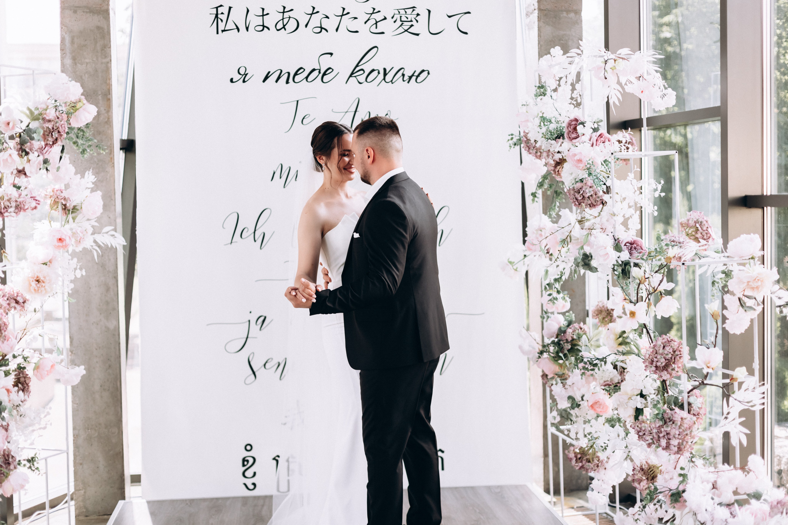 White Wedding. Wedding and Family Photograph