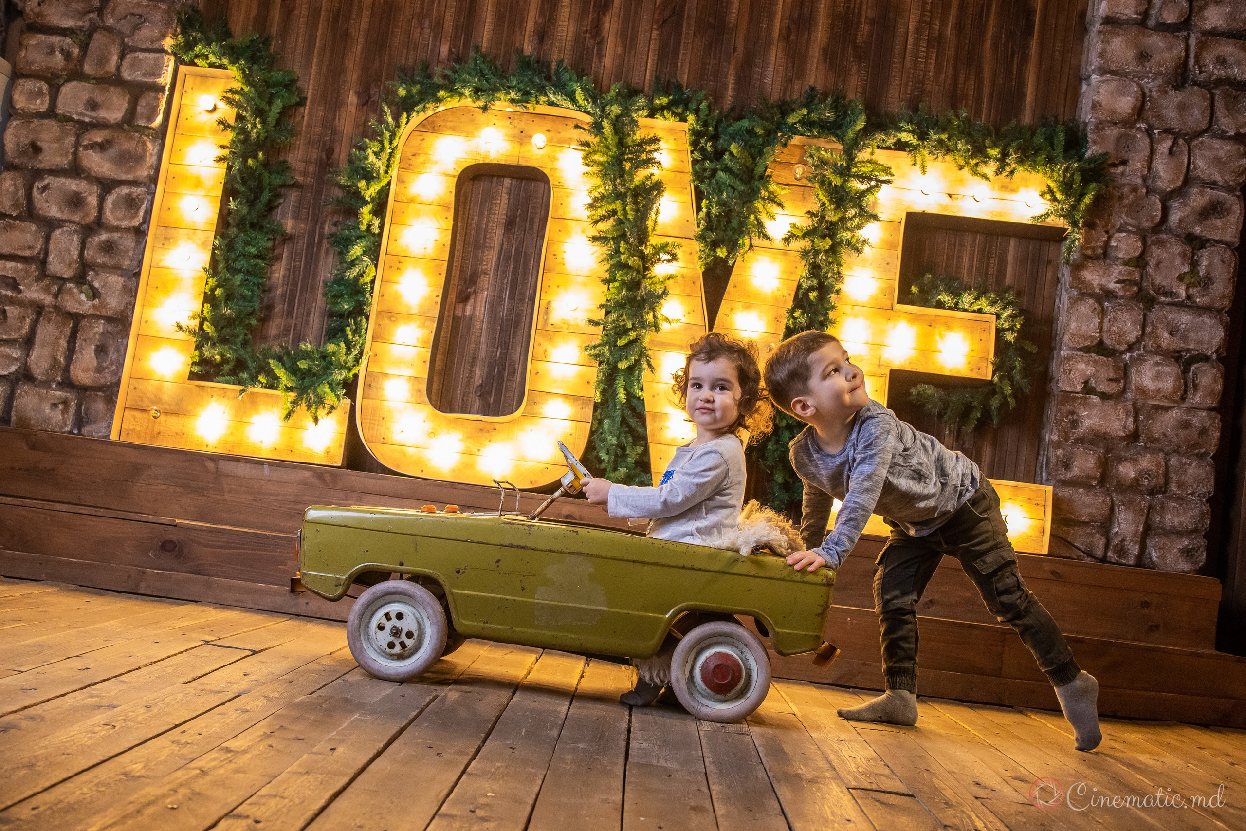 Sedinta foto de Revelion. ✔️ Servicii foto si video in Chisinau Moldova - Cinematic.md