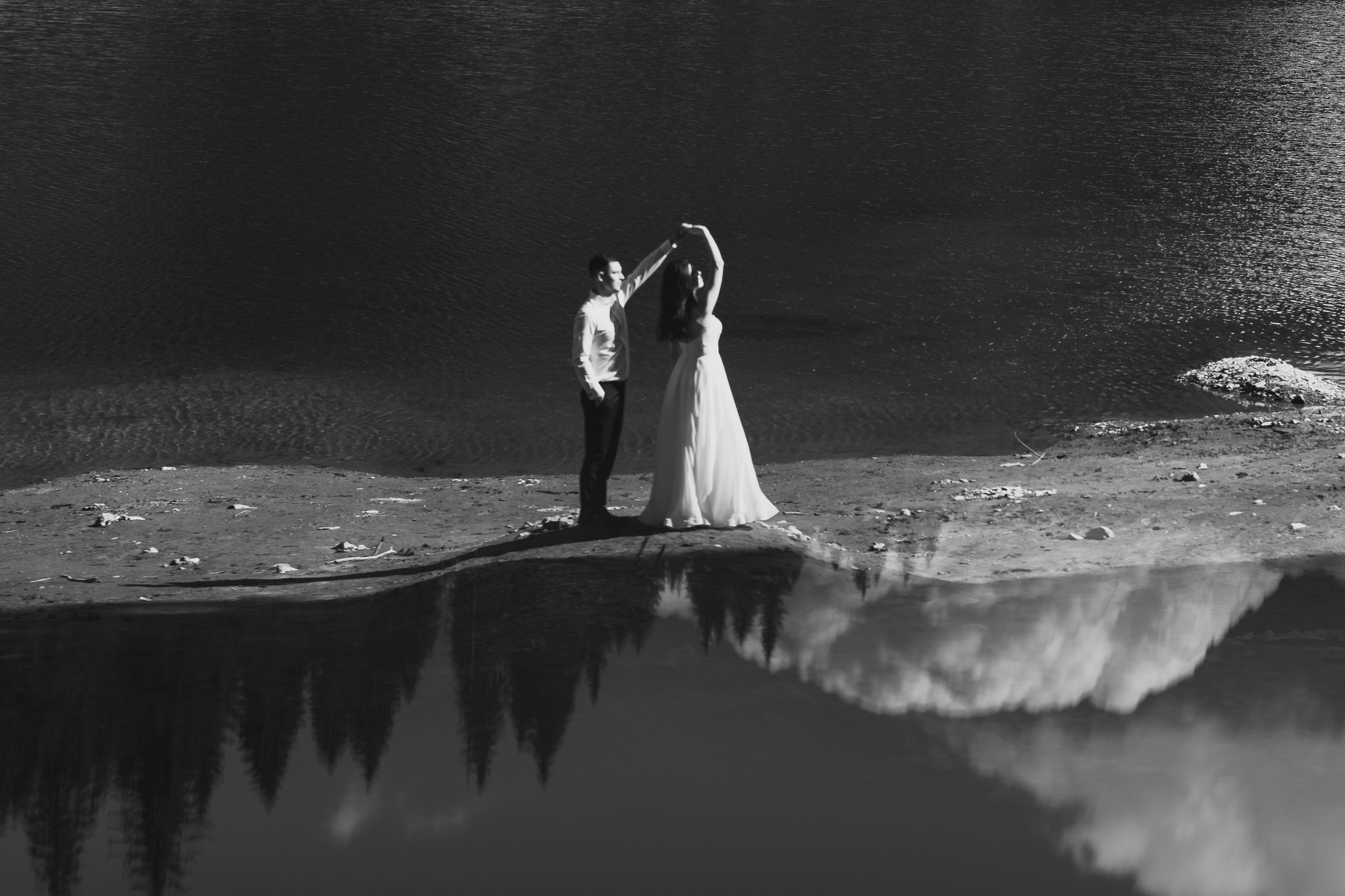 Trash the Dress la Lacul Bolboci  | Mihai Popa Fotograf. Fotograf Nuntă & Botez București - Mihai Popa | Dincolo de oameni, imortalizez emoții!