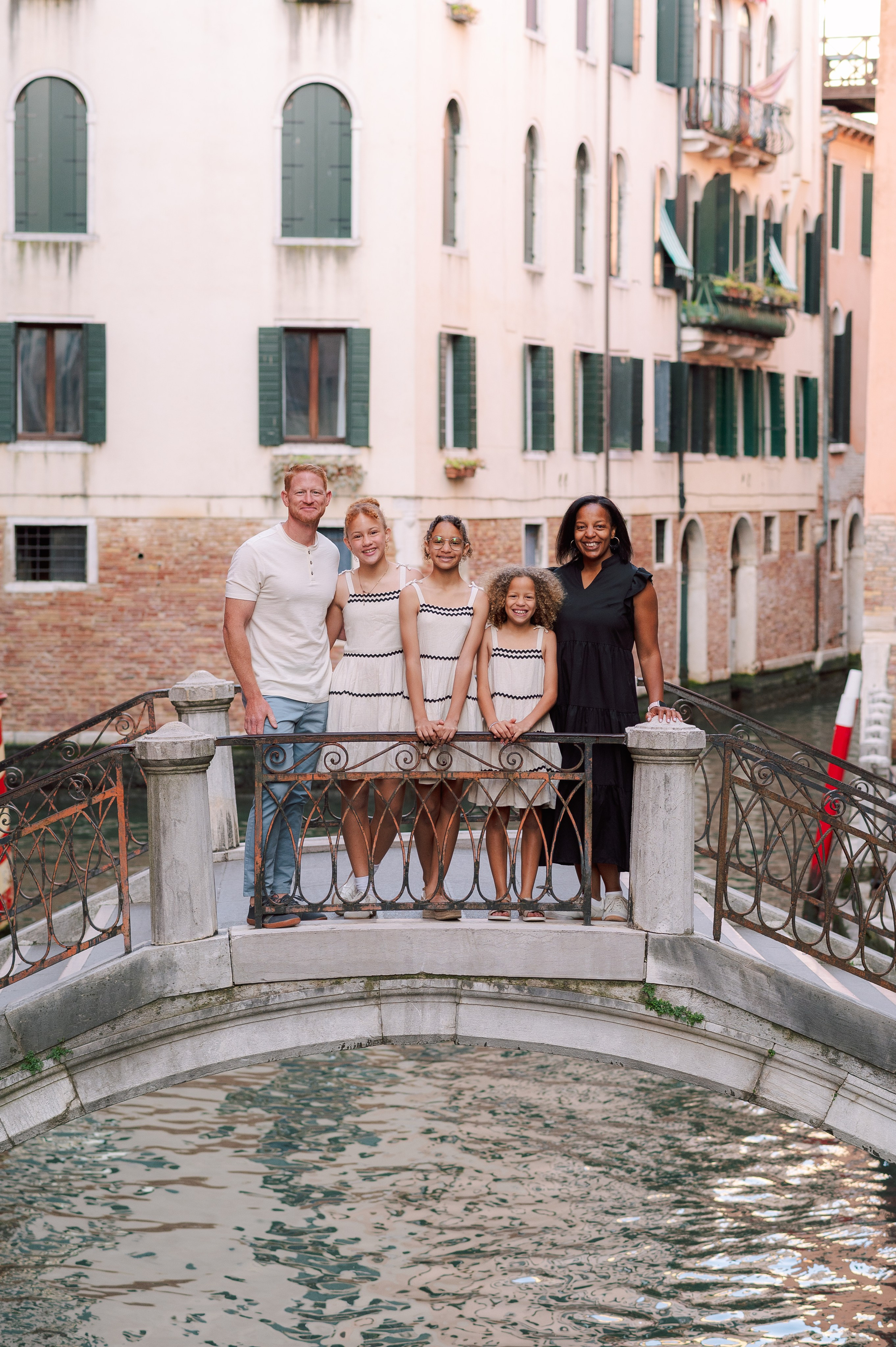 Eliza, Elena, Elliana, Teresa and Brad. Photographer in Venice Anna Terzi