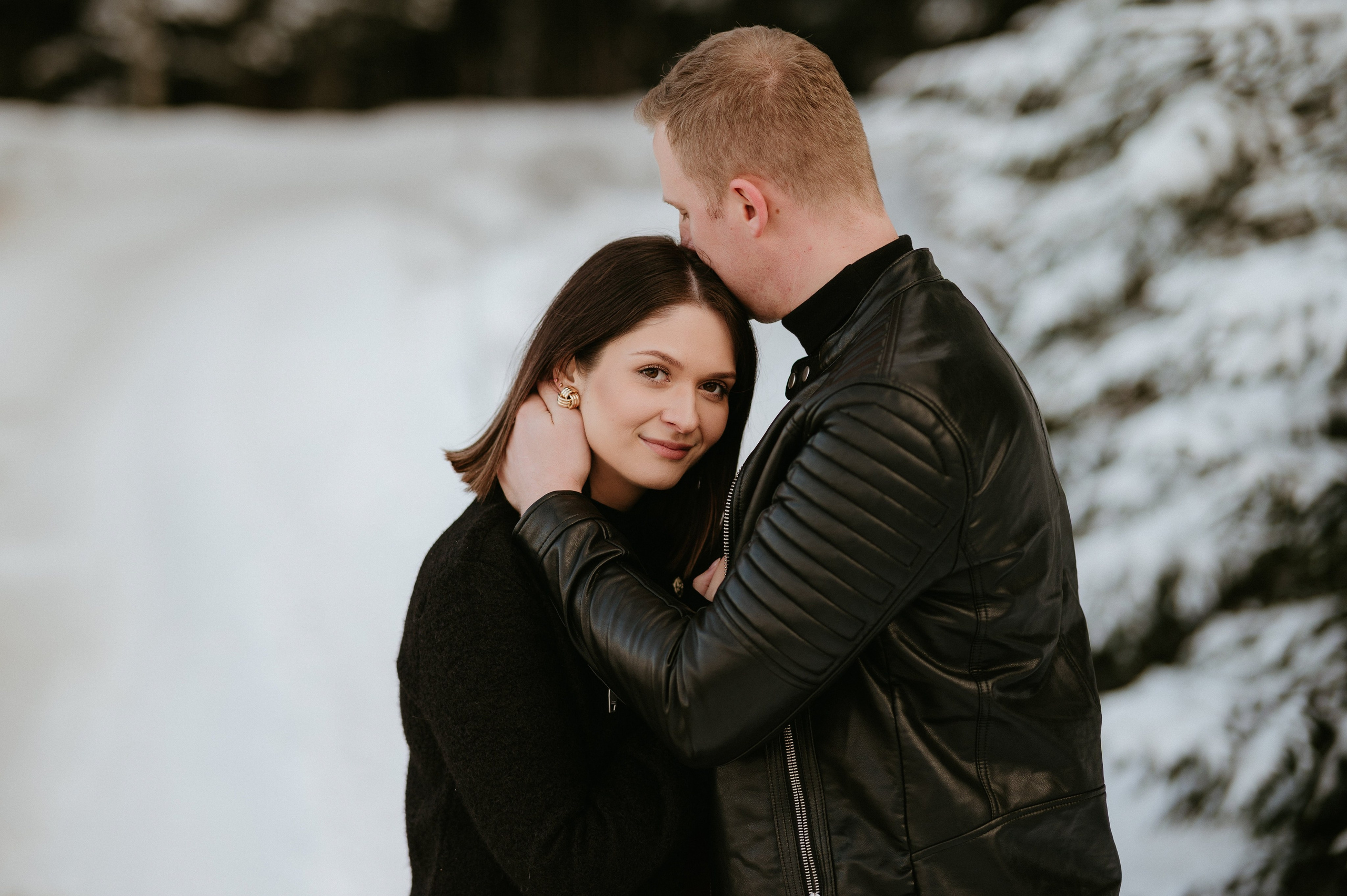 Ședință Foto de Familie la Munte – Fotografii de Iarnă în Lupcina. Valentin Melen - fotograf de nunta 🤍