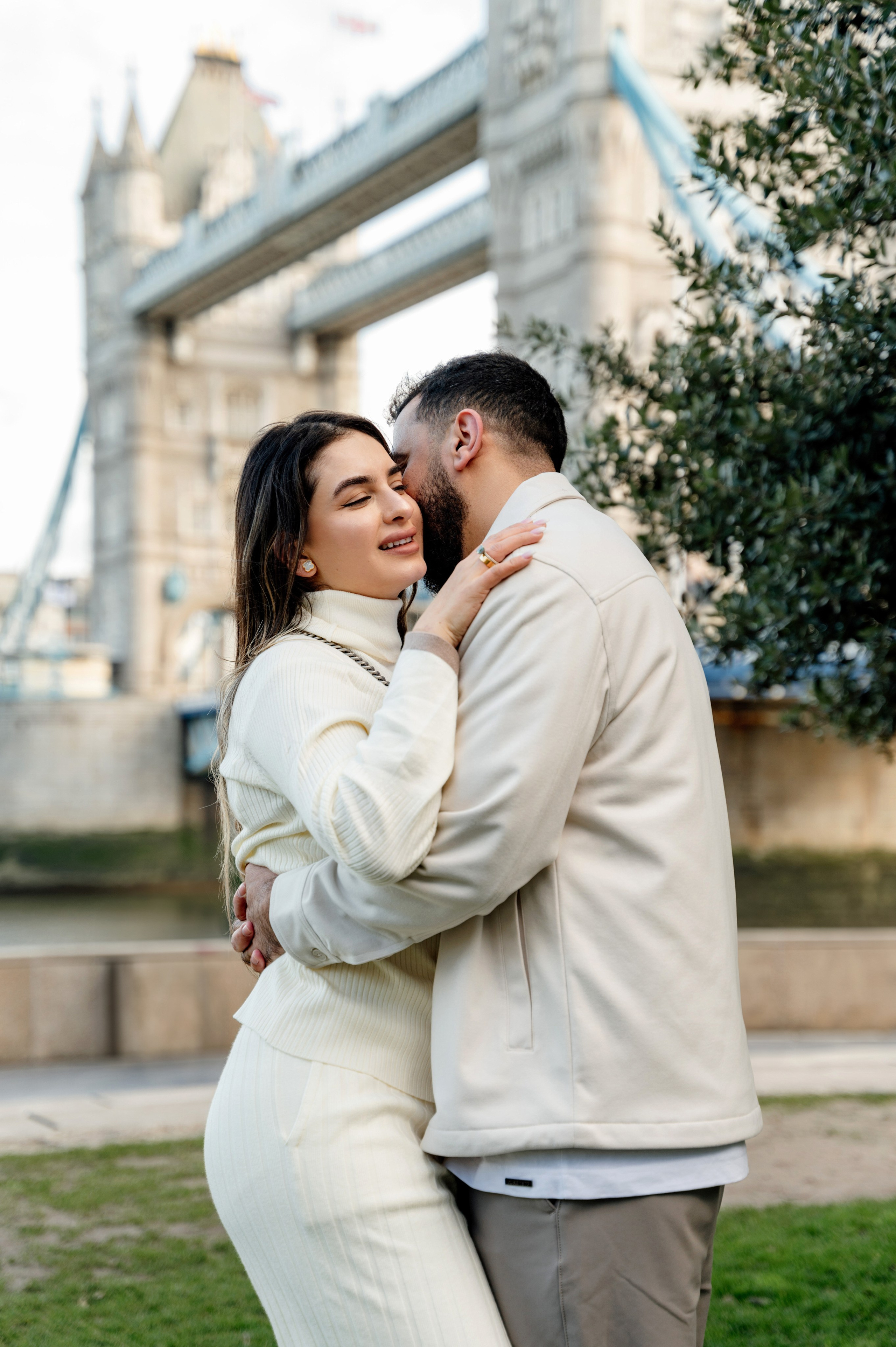 Tower Bridge Mahmood&Yalo. FAMILY AND WEDDING PHOTOGRAPHER IN LONDON MARINA RIVA