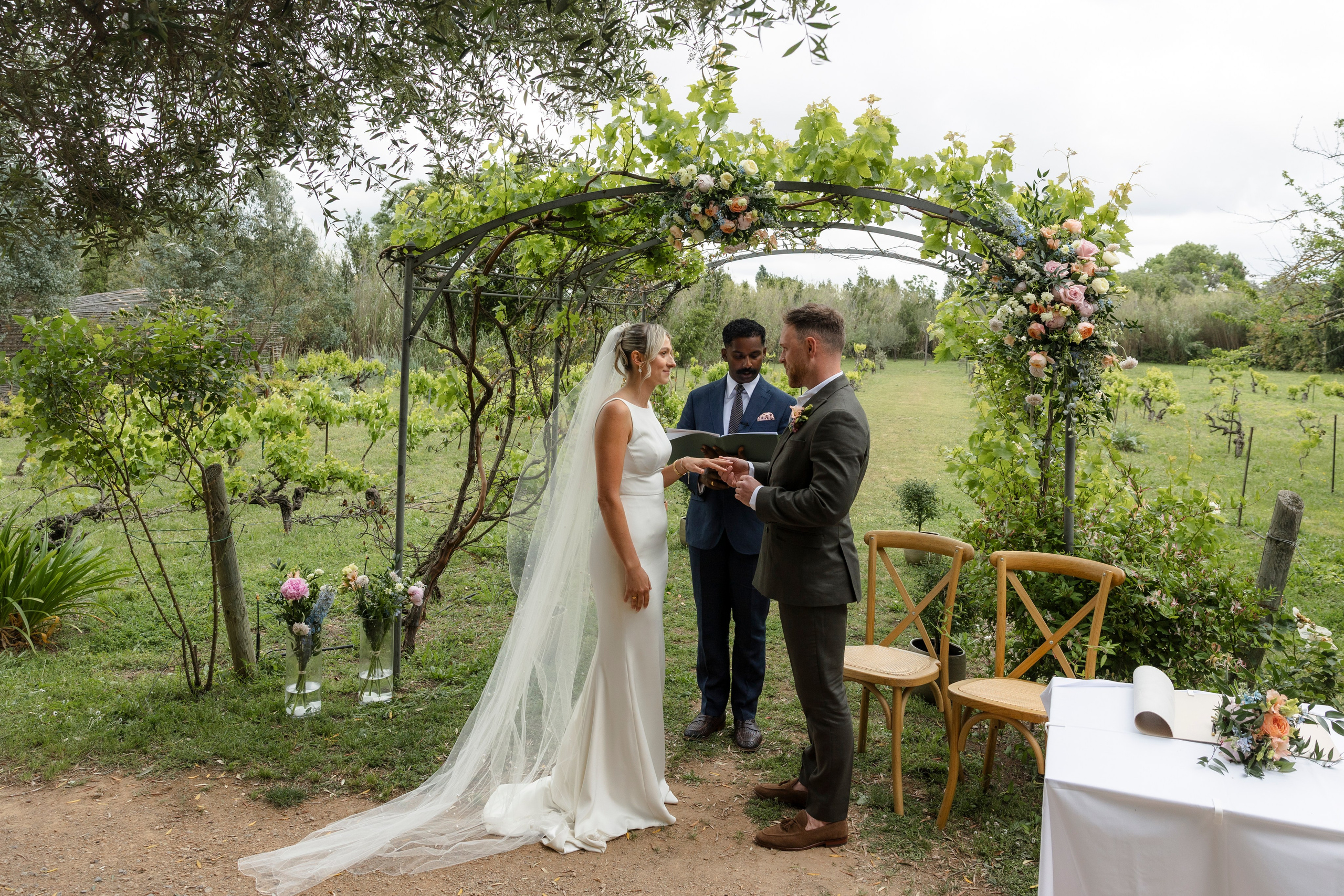 Свадьба в Château Du Puits Es Pratx — яркий день на юге Франции. Евгения Смирнова — фотограф в Тулузе и юго-западной Франции