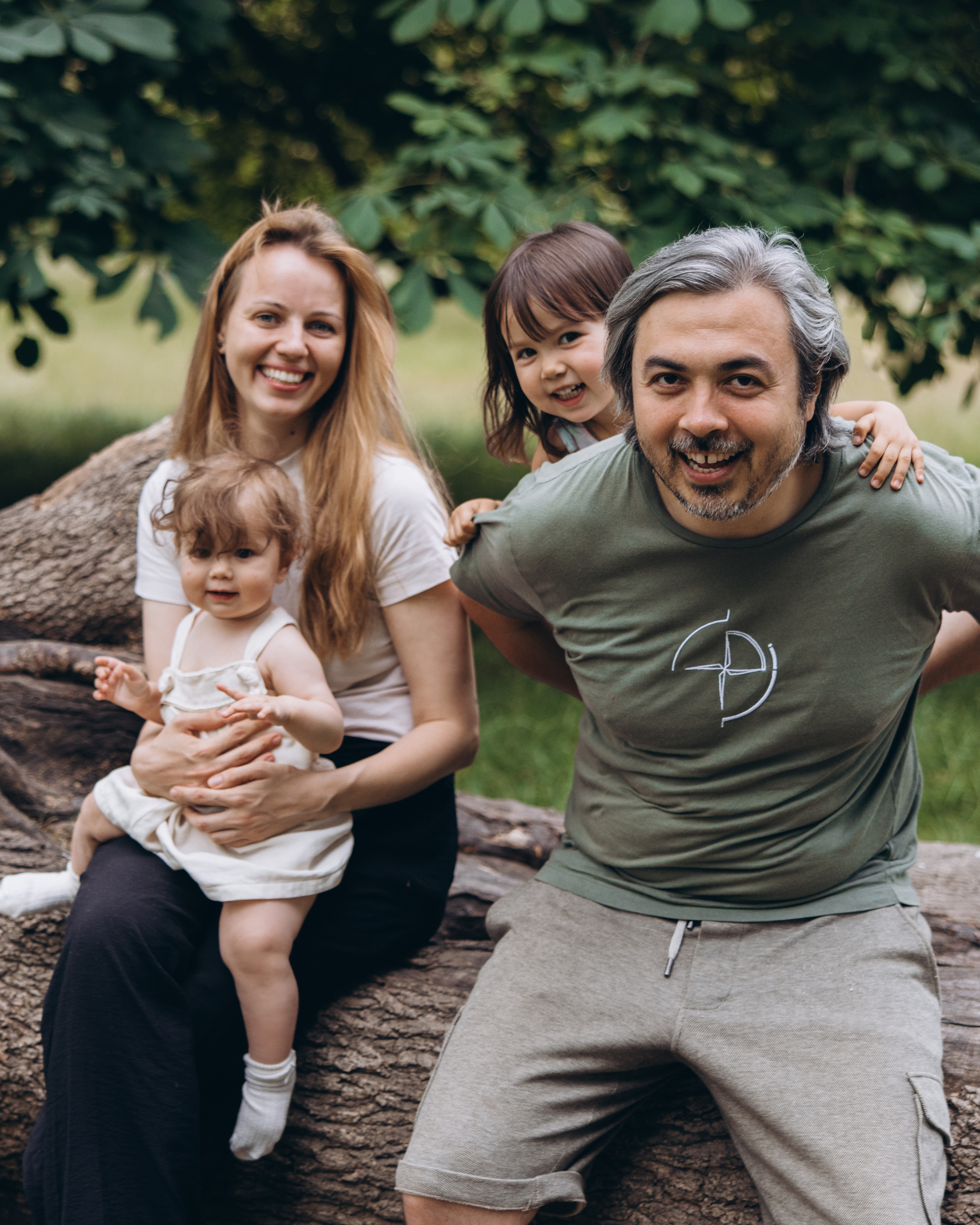 Igor and his family (Hyde Park). Anastasia Klink, Photographer in London