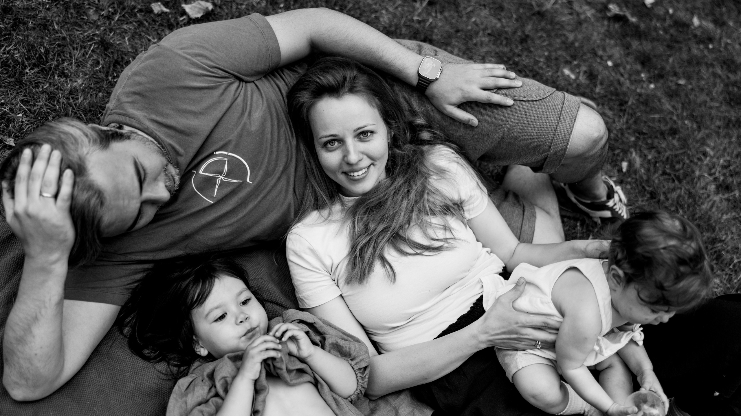 Igor and his family (Hyde Park). Anastasia Klink, Photographer in London