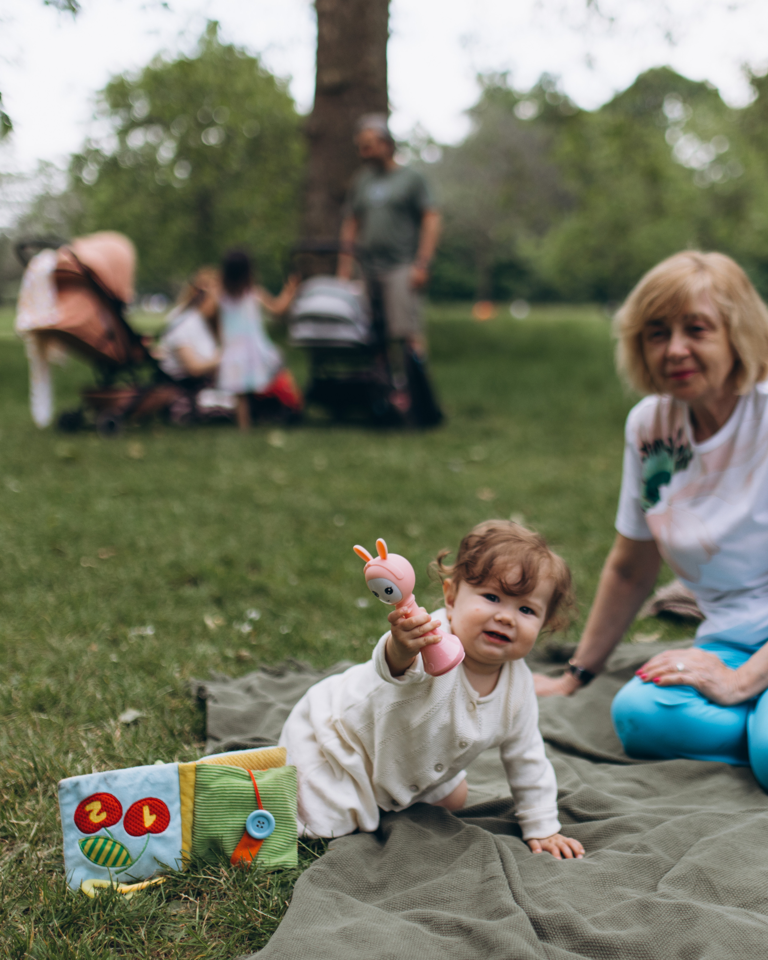 Igor and his family (Hyde Park). Anastasia Klink, Photographer in London