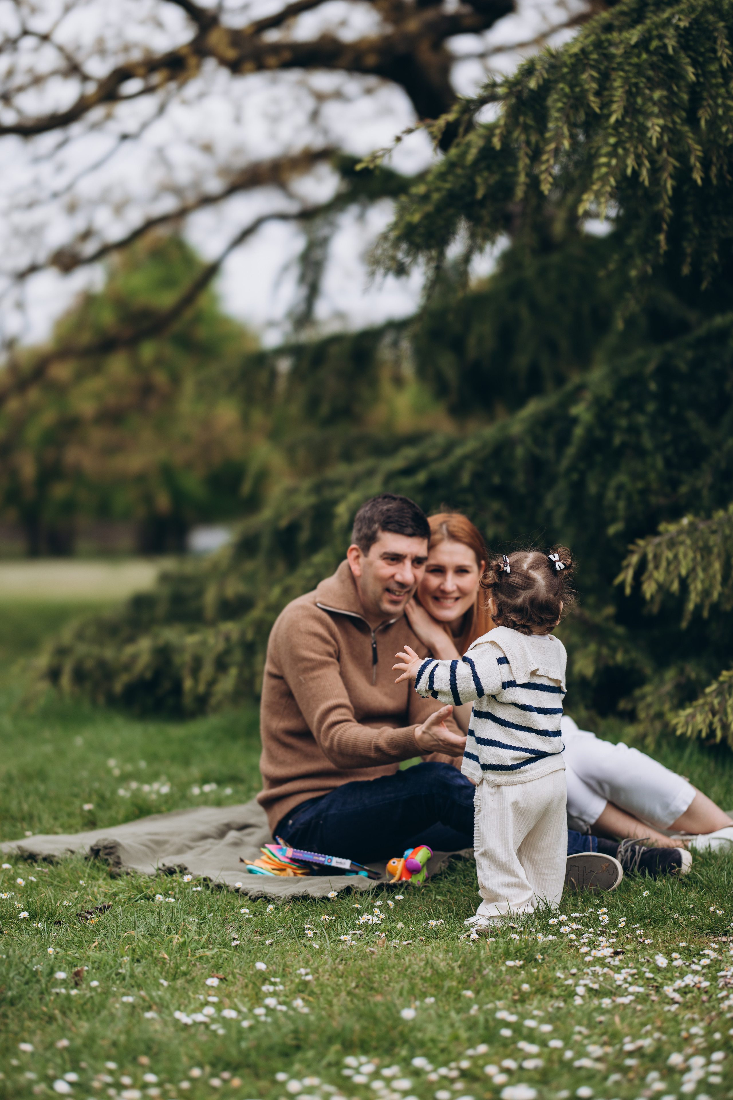 Sofia with parents (Greenwich Park). Anastasia Klink, Photographer in London