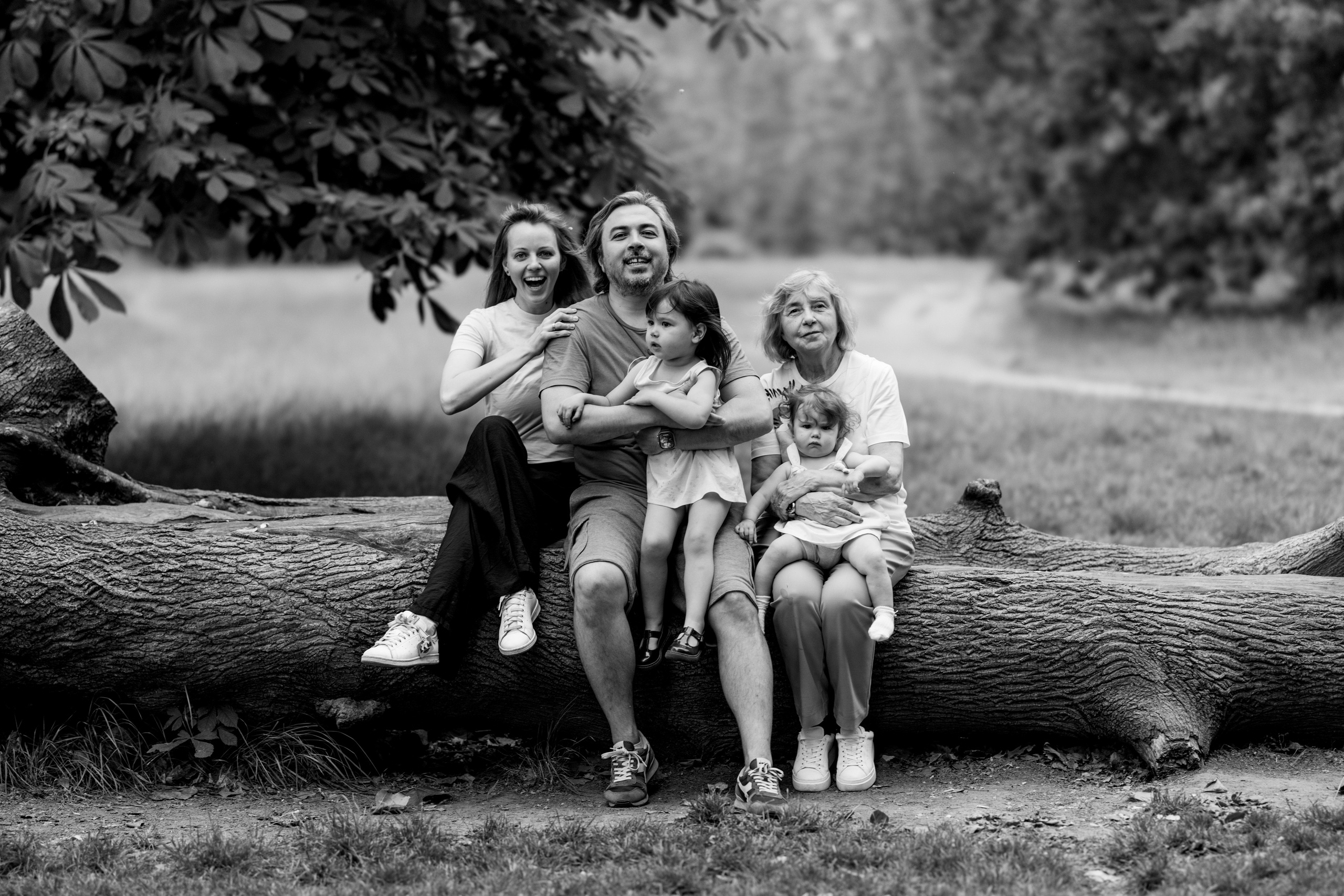 Igor and his family (Hyde Park). Anastasia Klink, Photographer in London