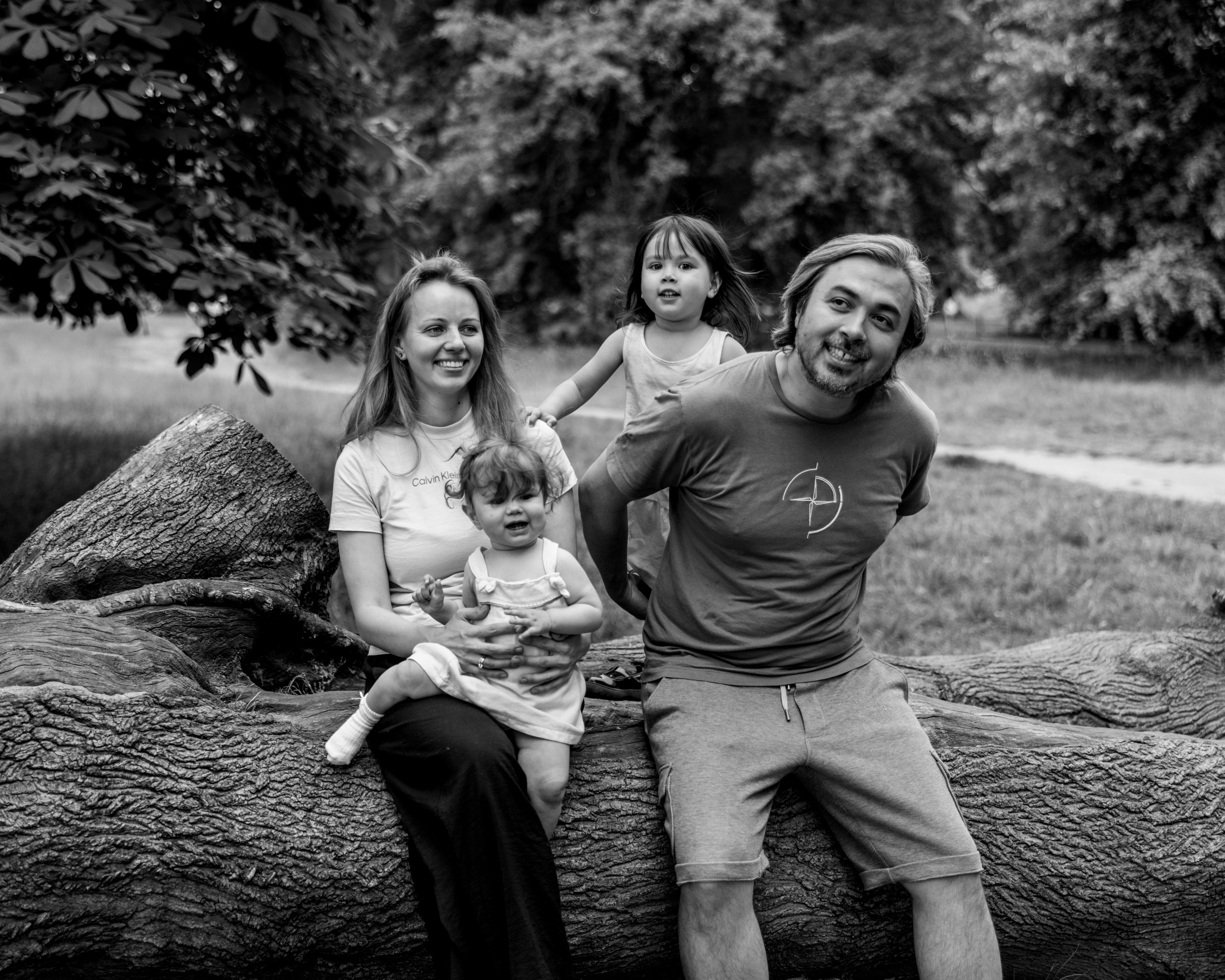 Igor and his family (Hyde Park). Anastasia Klink, Photographer in London