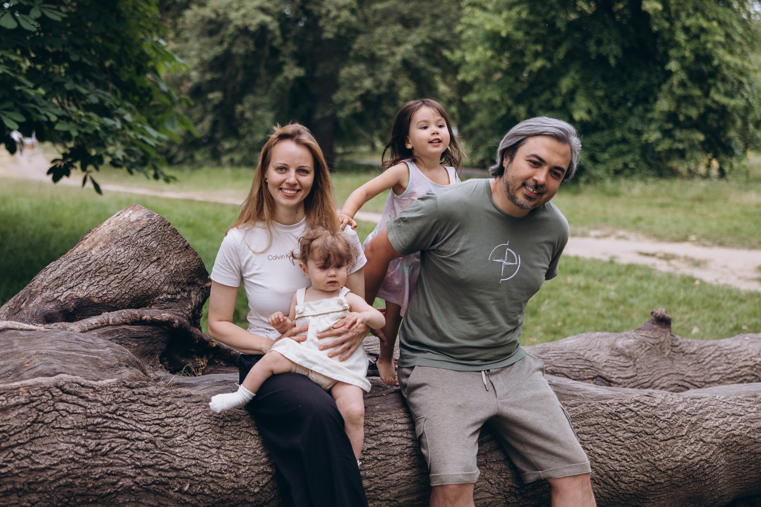 Igor and his family (Hyde Park). Anastasia Klink, Photographer in London