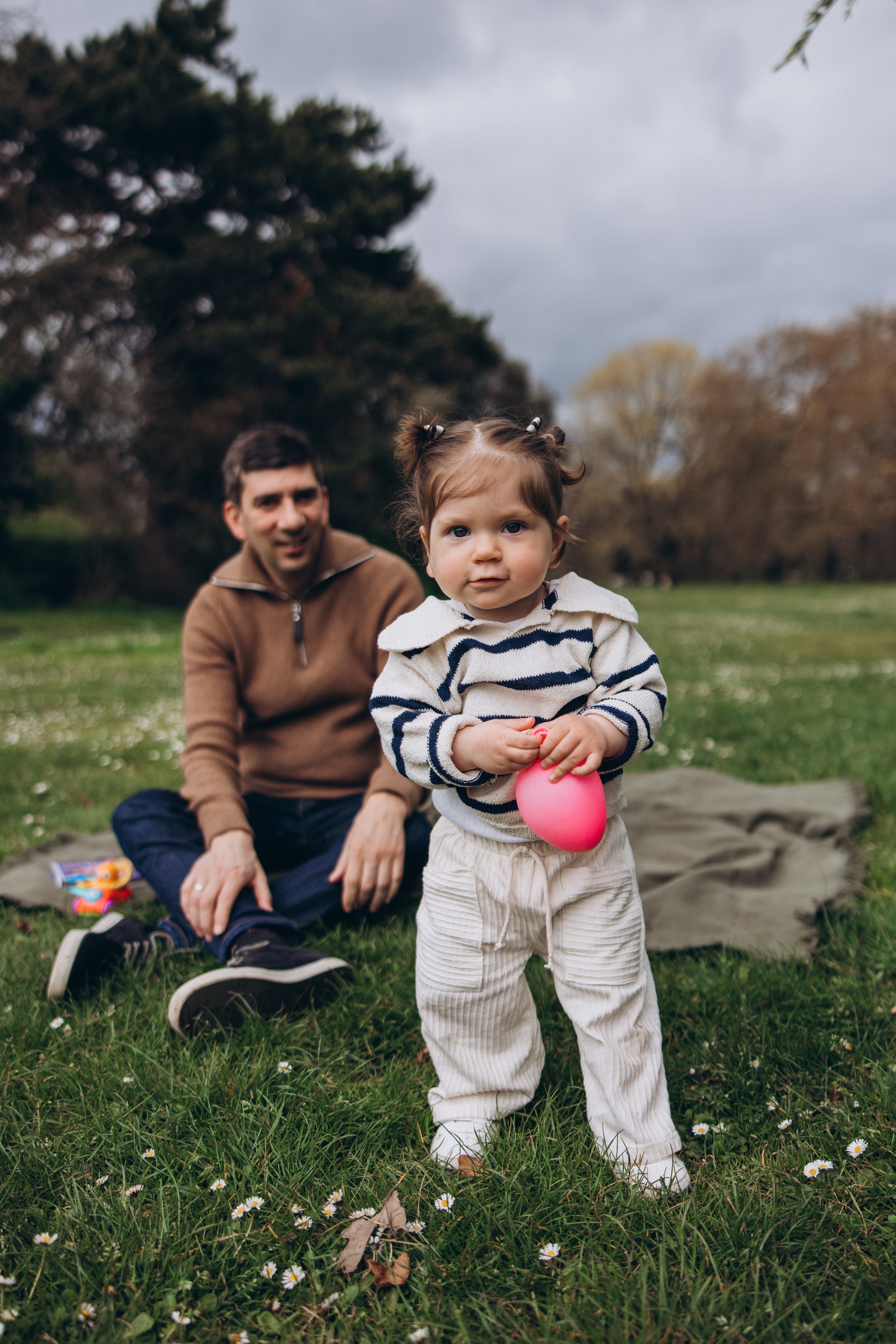Sofia with parents (Greenwich Park). Anastasia Klink, Photographer in London