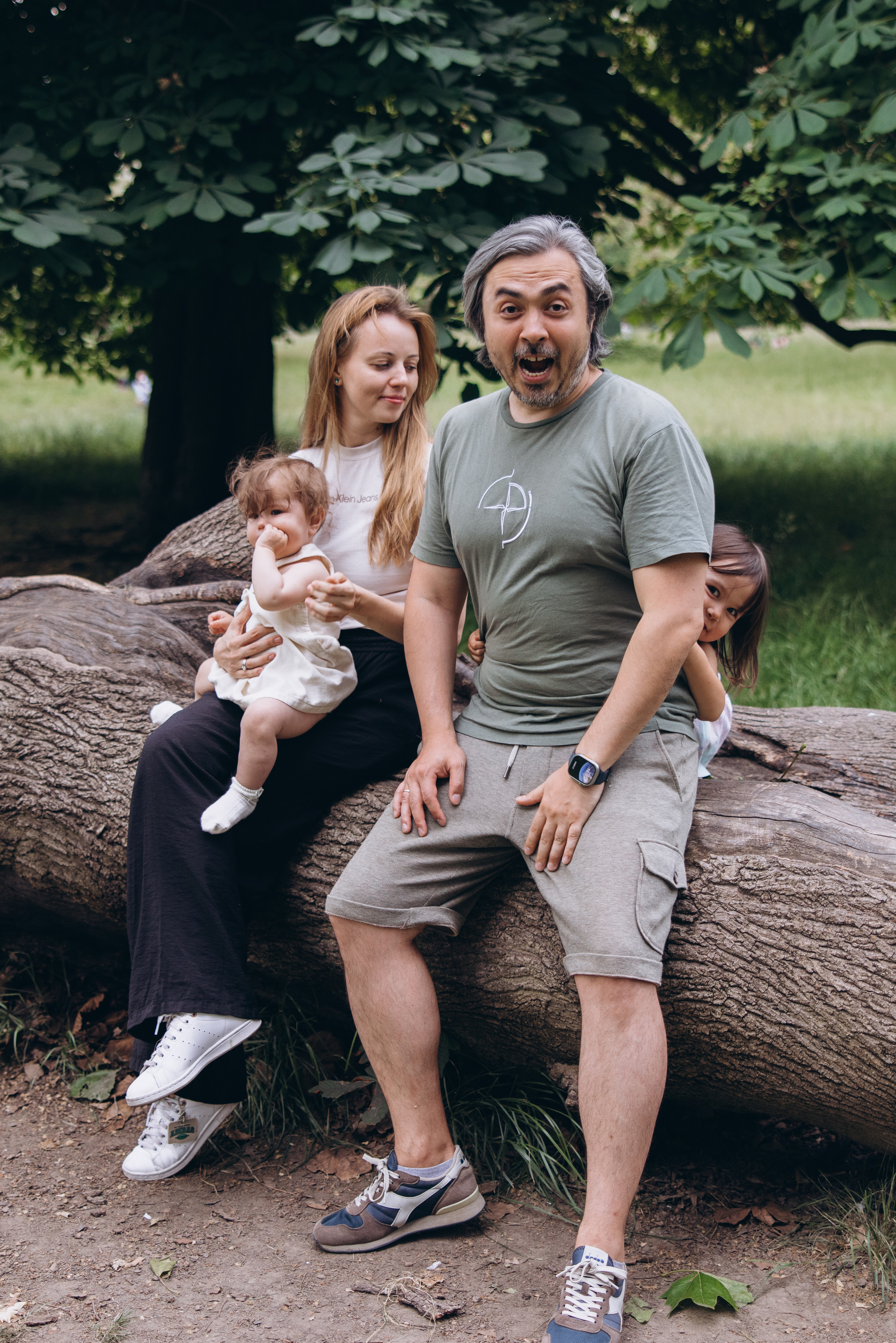 Igor and his family (Hyde Park). Anastasia Klink, Photographer in London