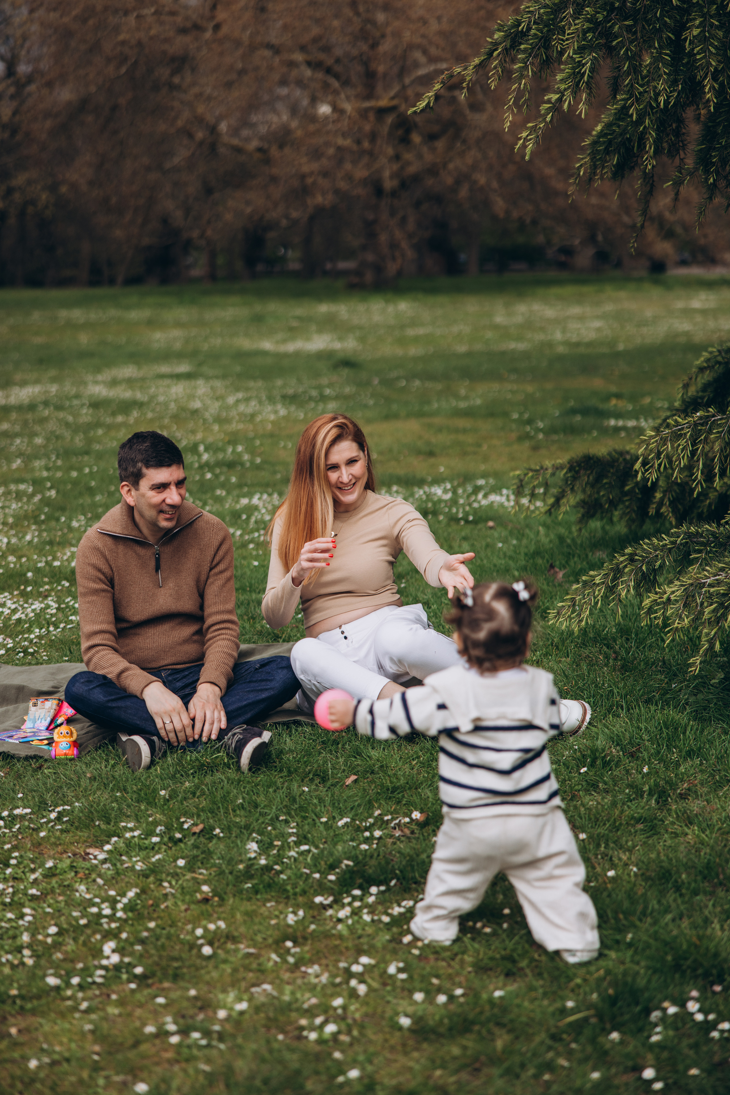 Sofia with parents (Greenwich Park). Anastasia Klink, Photographer in London