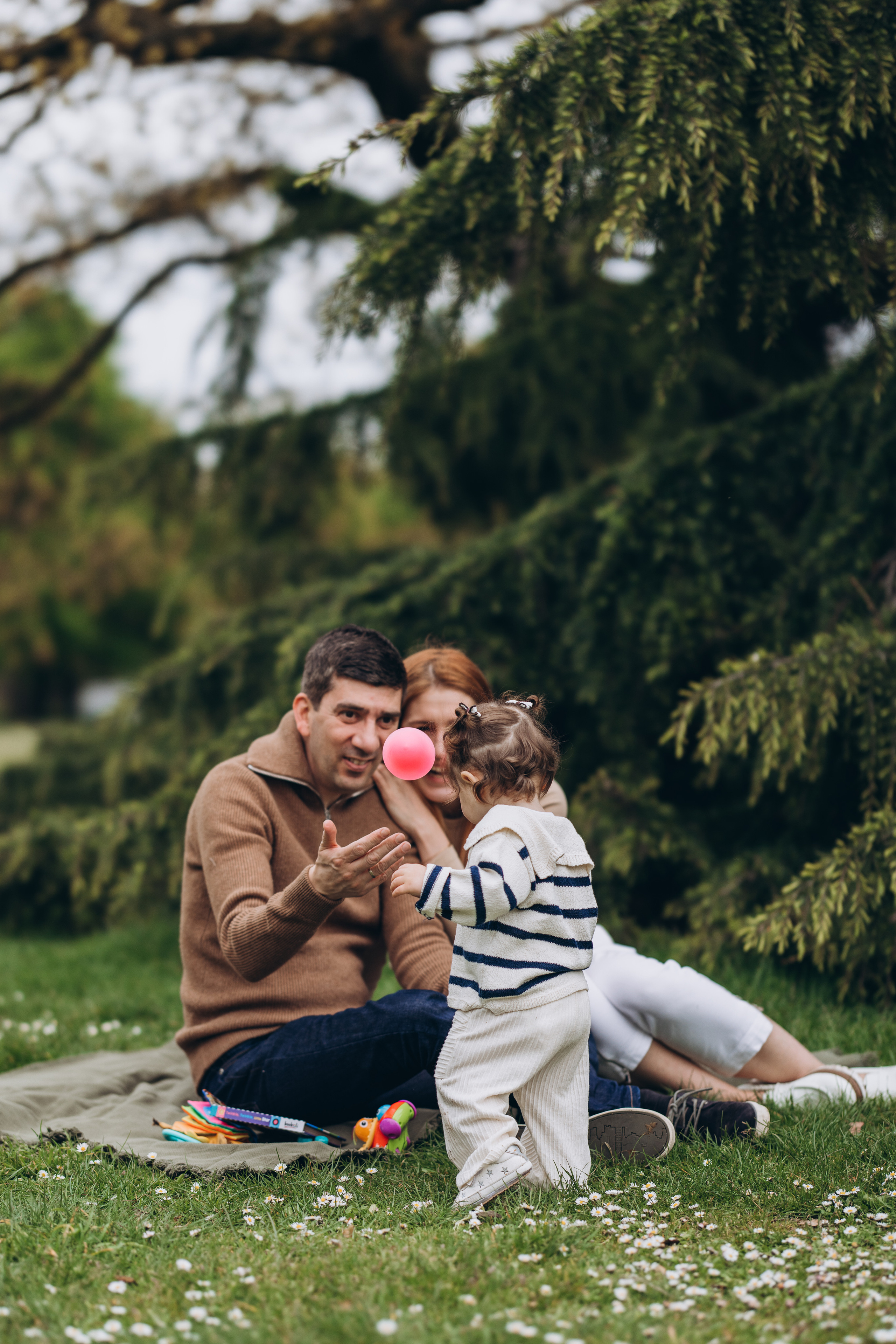 Sofia with parents (Greenwich Park). Anastasia Klink, Photographer in London