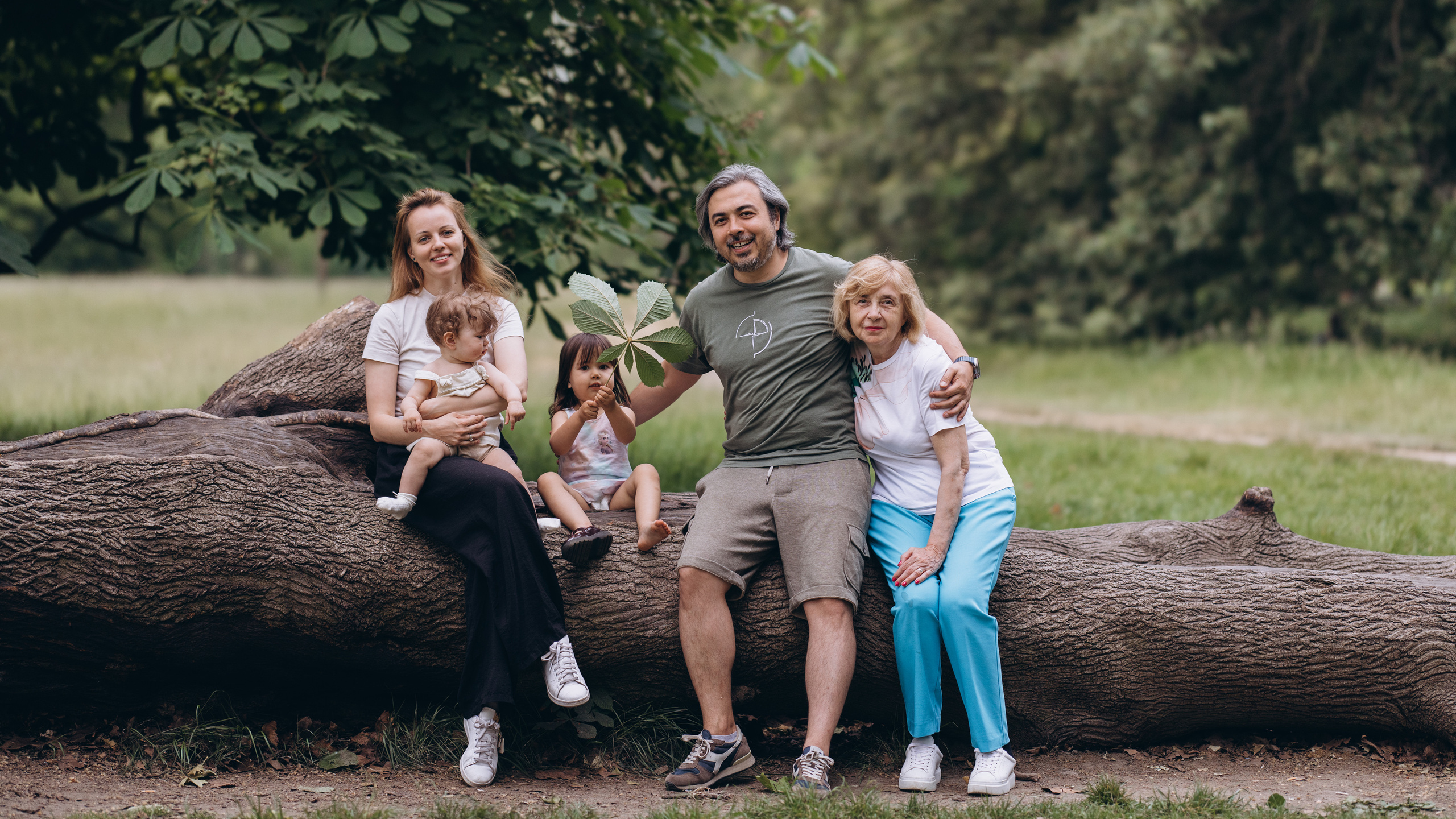 Igor and his family (Hyde Park). Anastasia Klink, Photographer in London