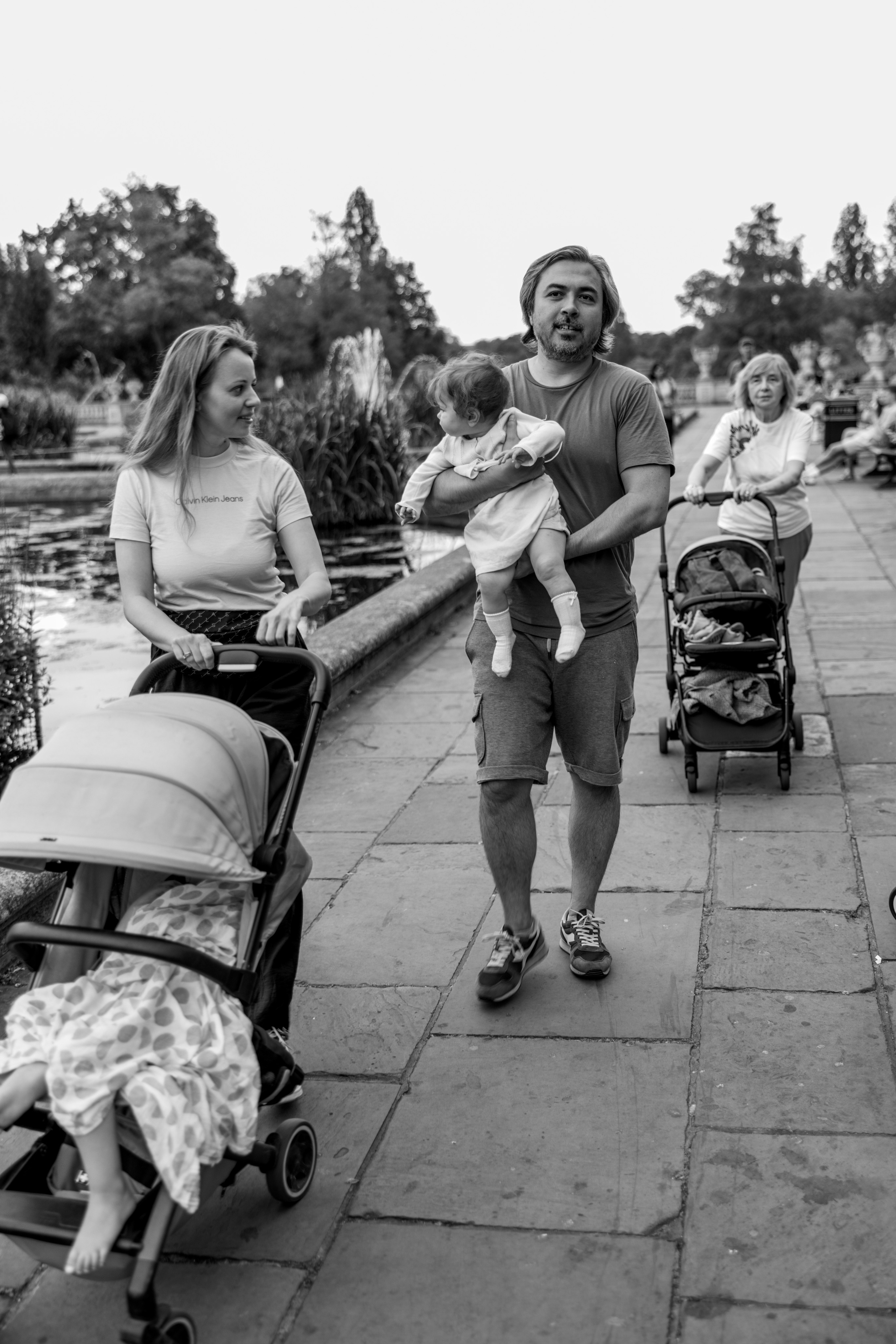 Igor and his family (Hyde Park). Anastasia Klink, Photographer in London