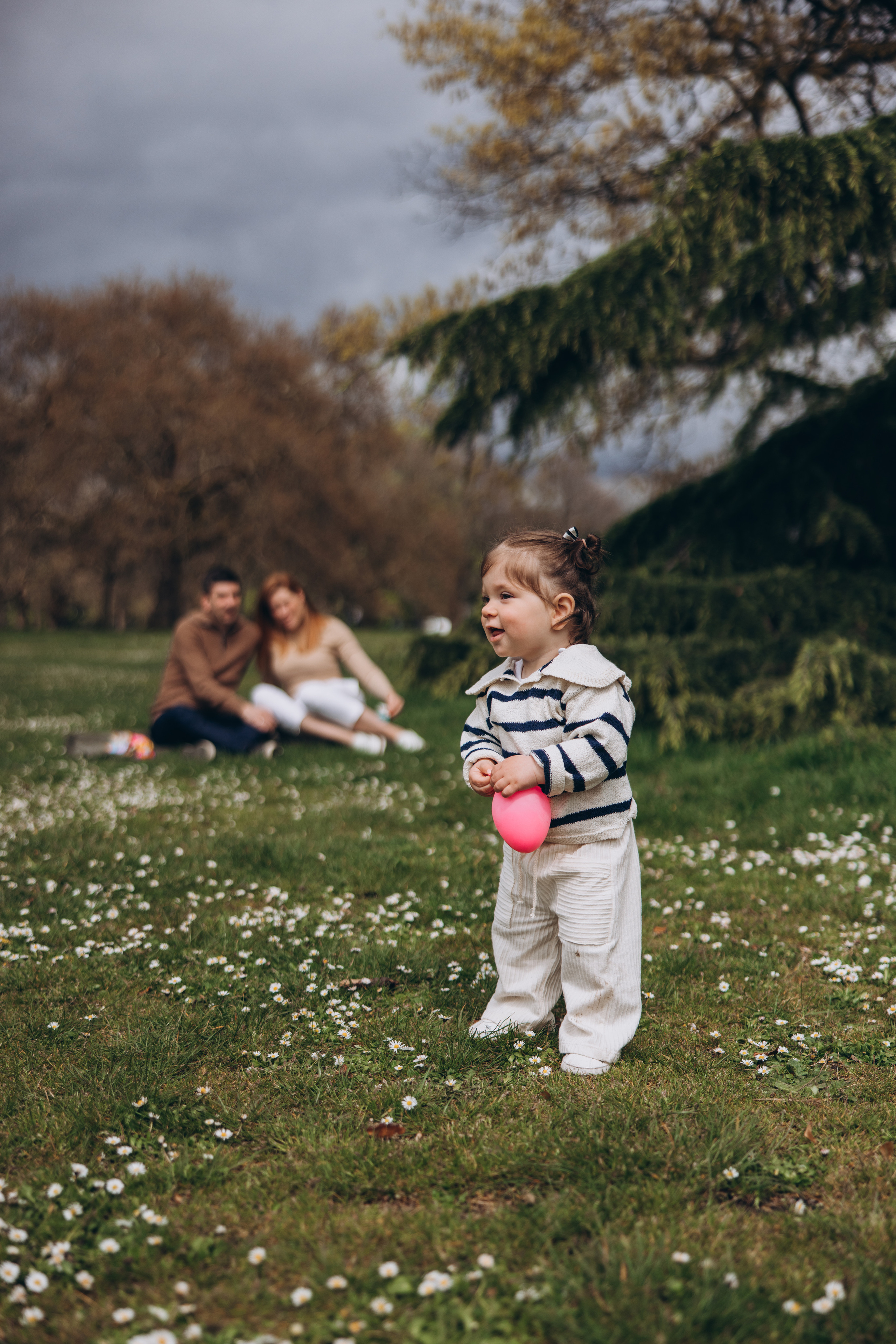 Sofia with parents (Greenwich Park). Anastasia Klink, Photographer in London
