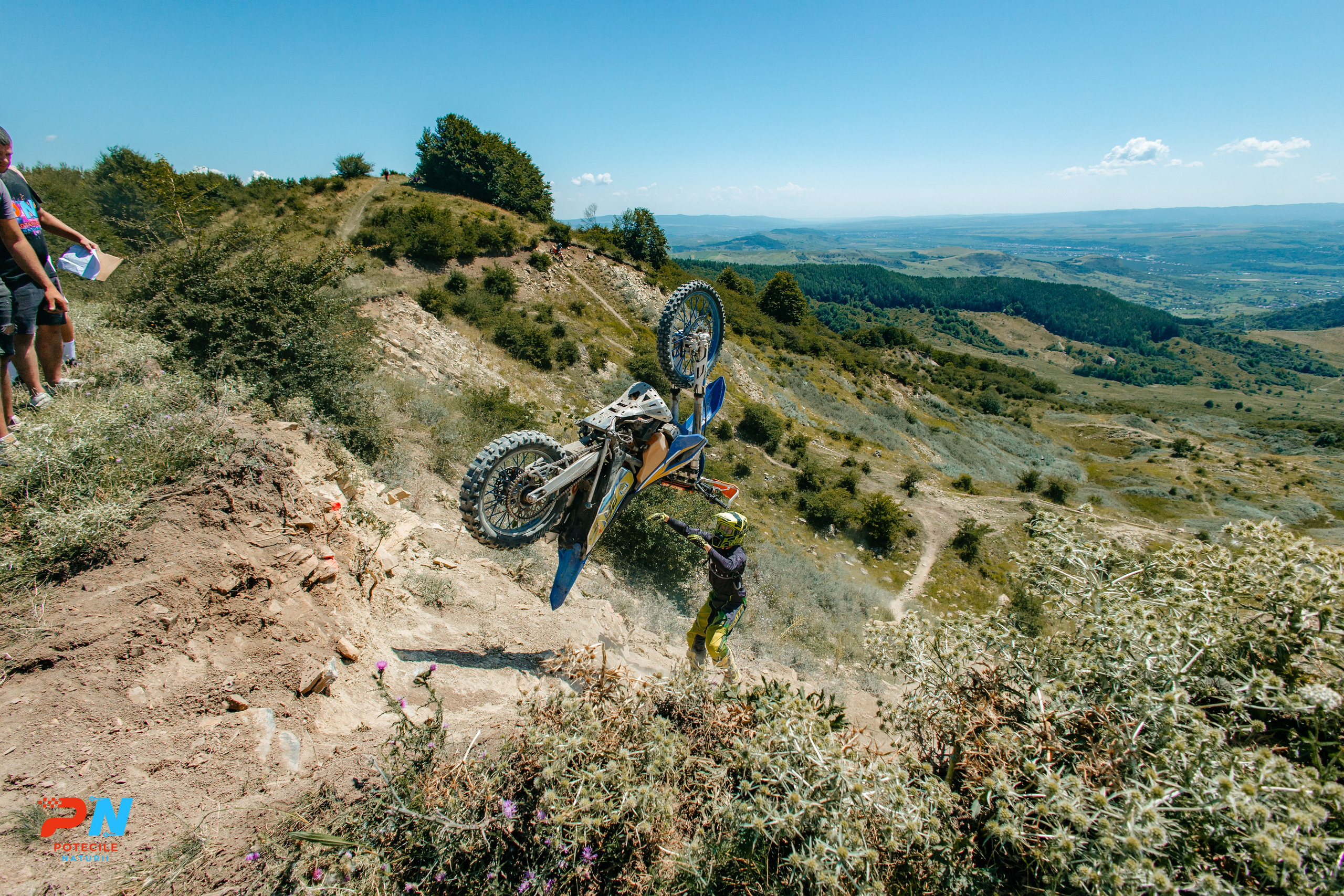 Potecile Naturii 2025. Raw Studio. Fotograful tau de nunta!