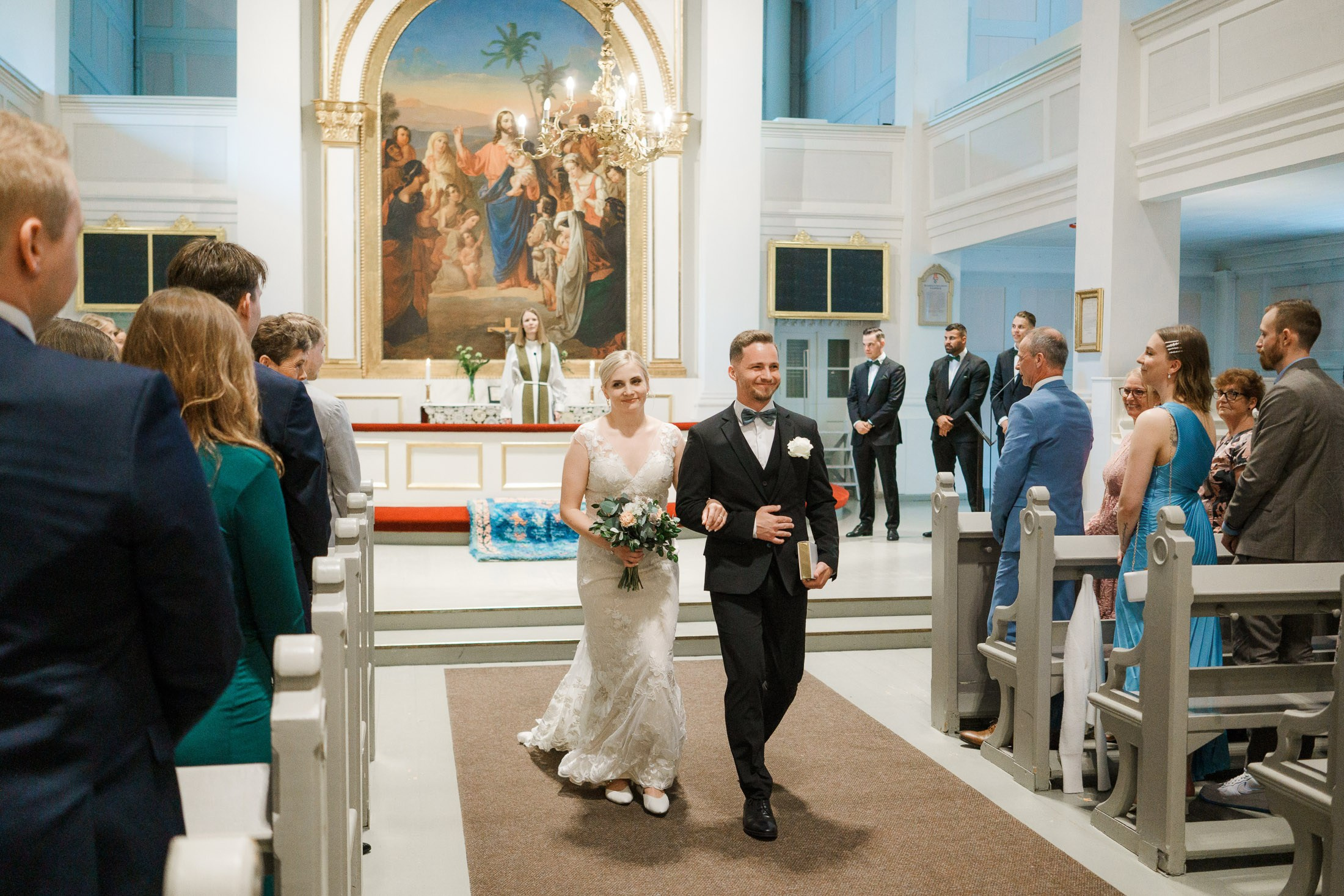 M&P, häävalokuvaus Klaus K, Rake-sali ja Helsingin vanha kirkko