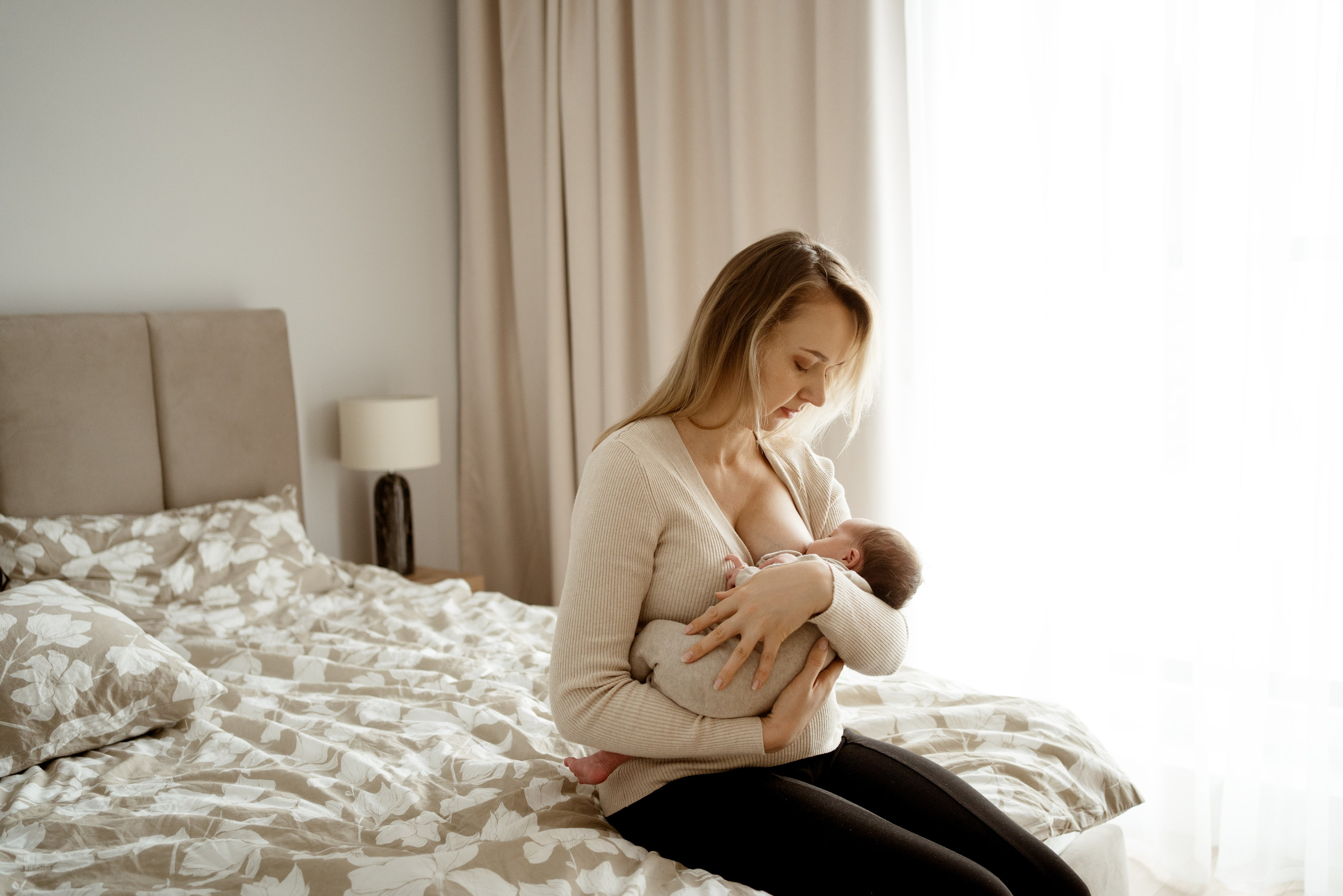 Sesja noworodkowa w domu. Fotograf Łódź - sesja ciążowa, noworodkowa, dziecięca. Studio w Łodzi