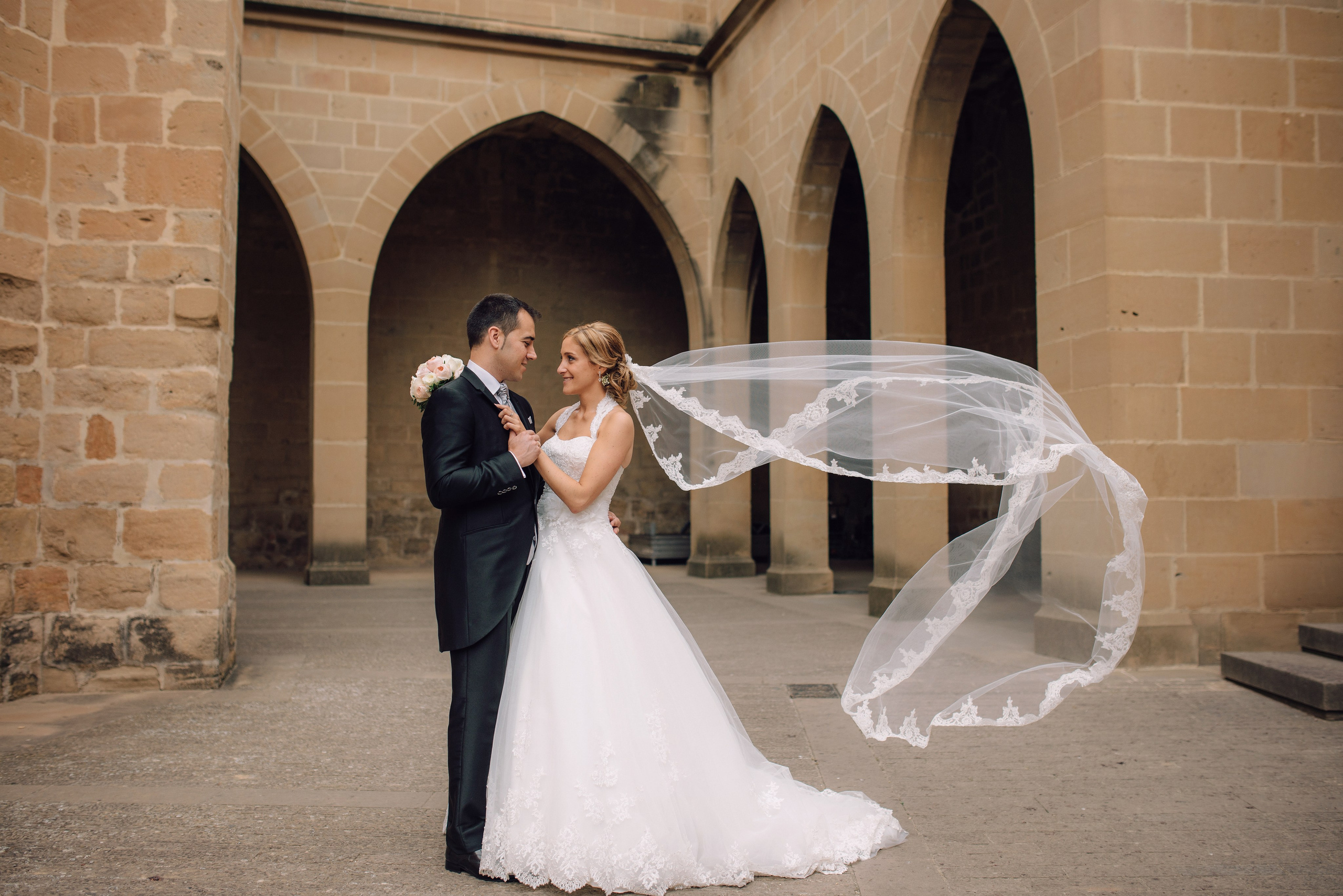 Una boda de cuento de hadas en Olite. Fotógrafo profesional Bilbao