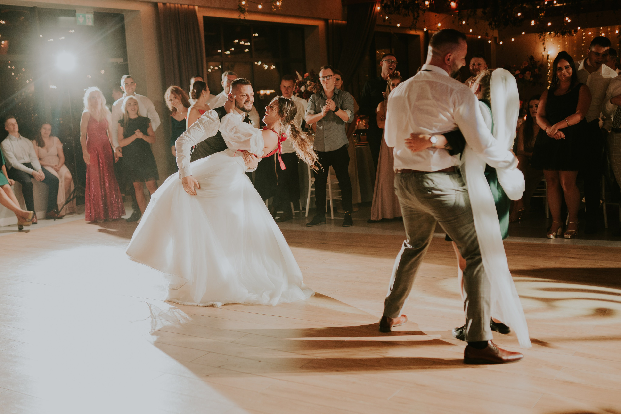 Sala Koralowa w Jaworzu: Opowieść o ślubie Nikoli i Kacpra. Karkowskafoto - fotografia miłości