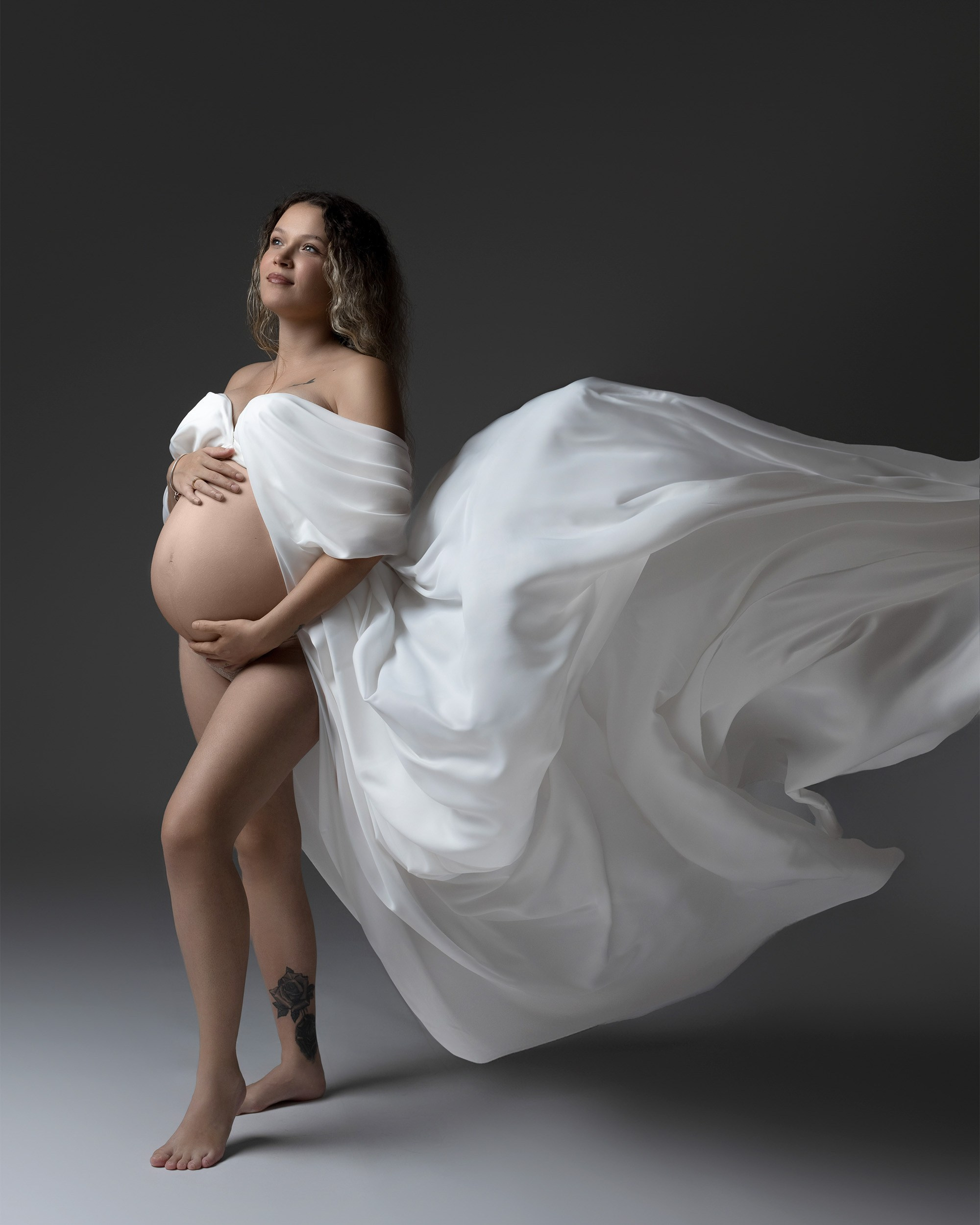 Embarazo y Maternidad sesiones de fotografía en estudio
