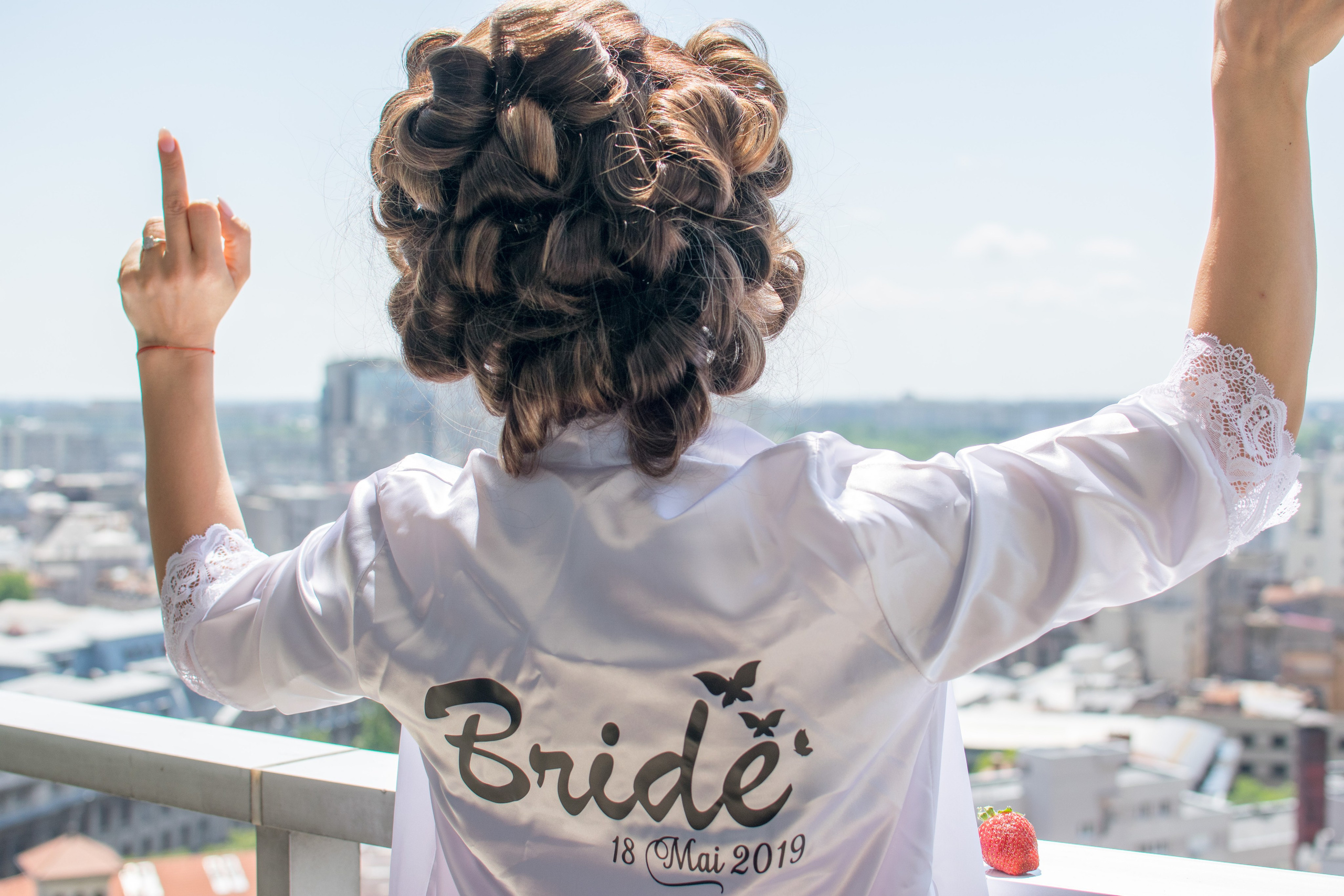 Sedinta foto la restaurant, fotografii de nunta, fotograf de nunta bucuresti, fotografii nunta in restaurant, pozing mireasa, obiceiuri, fotografie profesionala nunta, poze fashion, hotel intercontinental, pregatiri mireasa