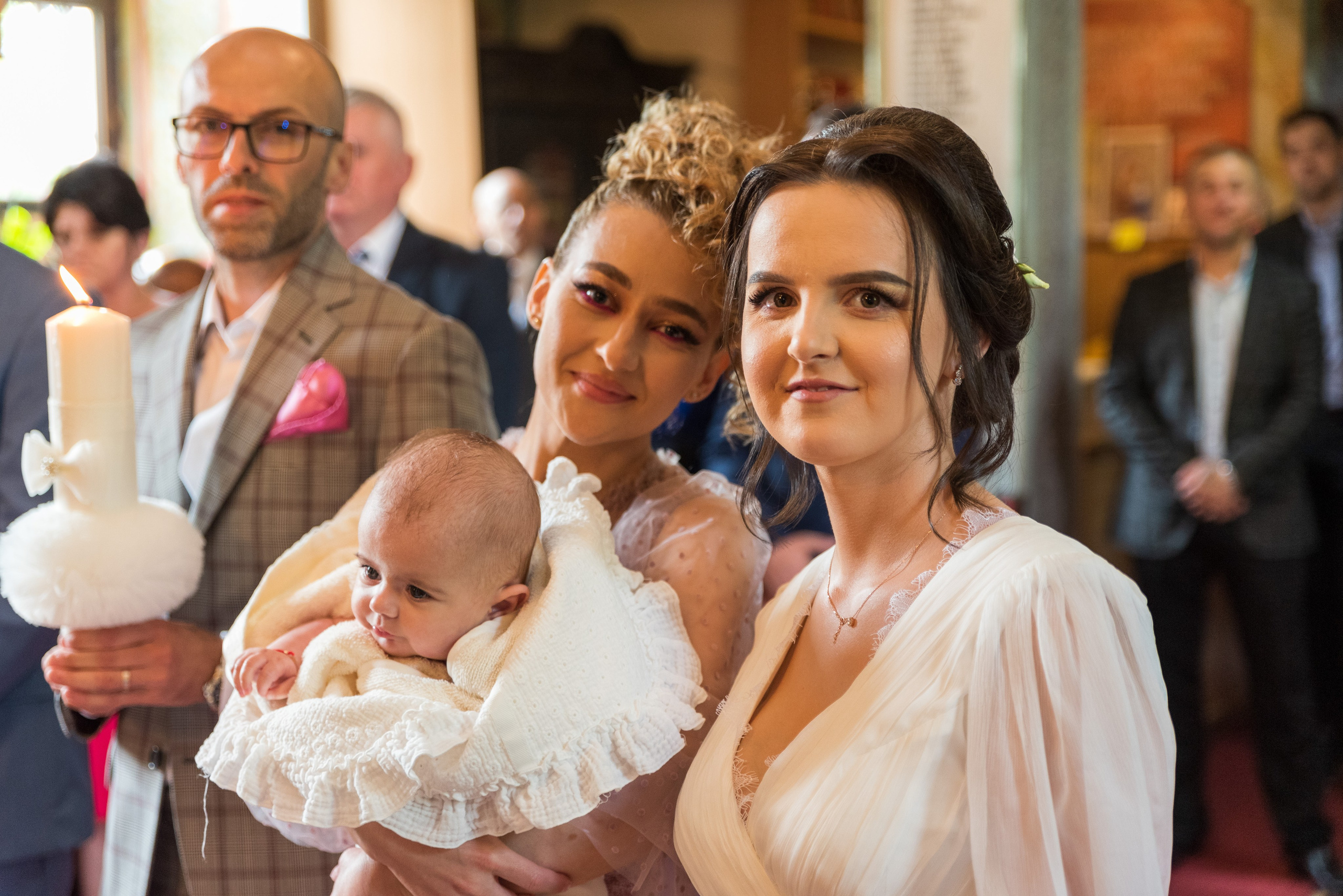 Fotograf botez, sedinta foto acasa, fotografii cu bebe, fotograf profesionist botez Bucuresti, sedinta foto de familie, sedinta foto cu bebe, fotografii la botez acasa, fotografii pregatiri bebe, botezul bebelusului, obiceiuri la botez, fotograf pentru botez, oferta foto botez, fotograf profesionist Bucuresti, botezul.