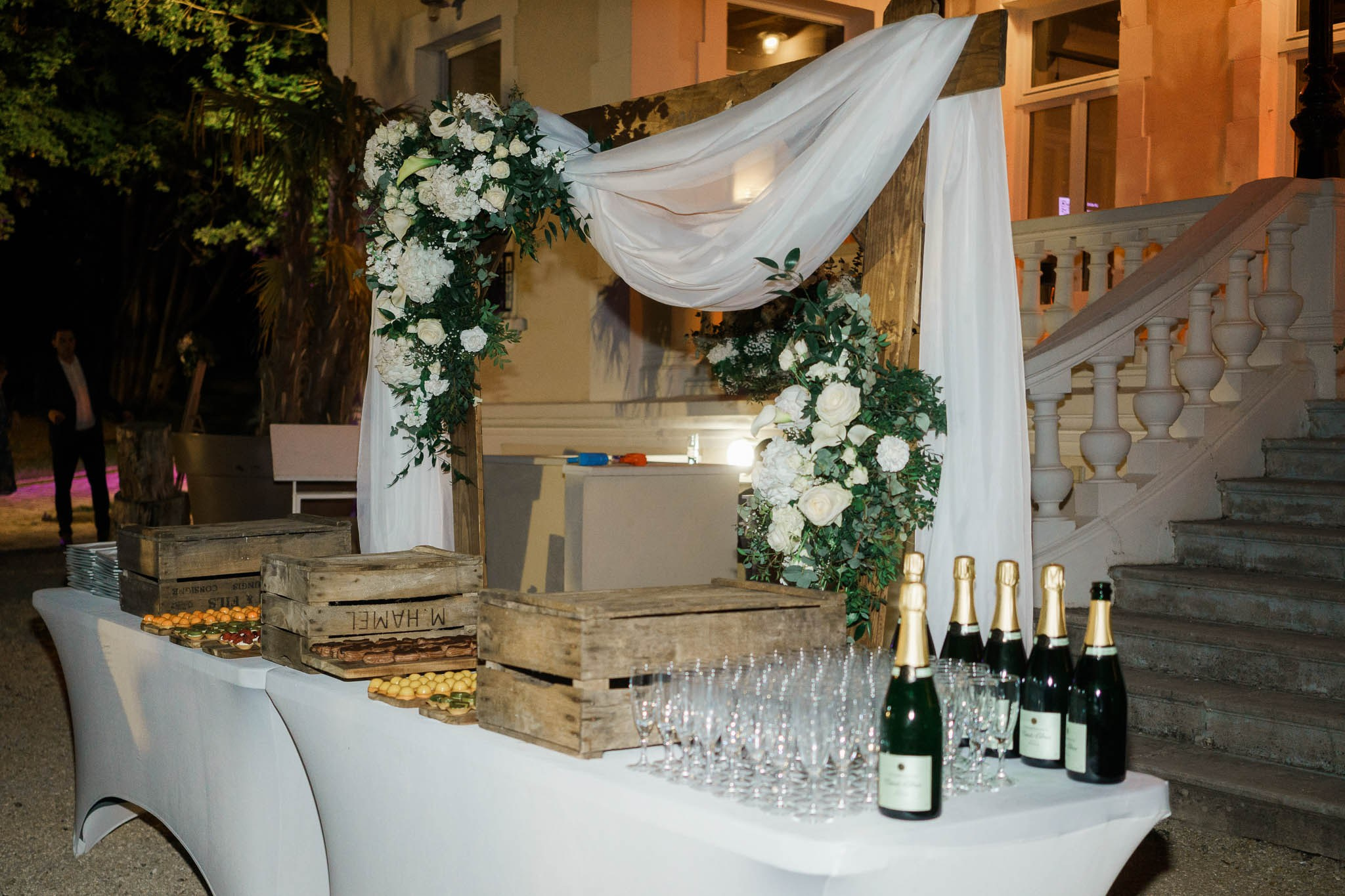 K& F, destination wedding photographer in L’Orangerie de l’Orée du Bois, France