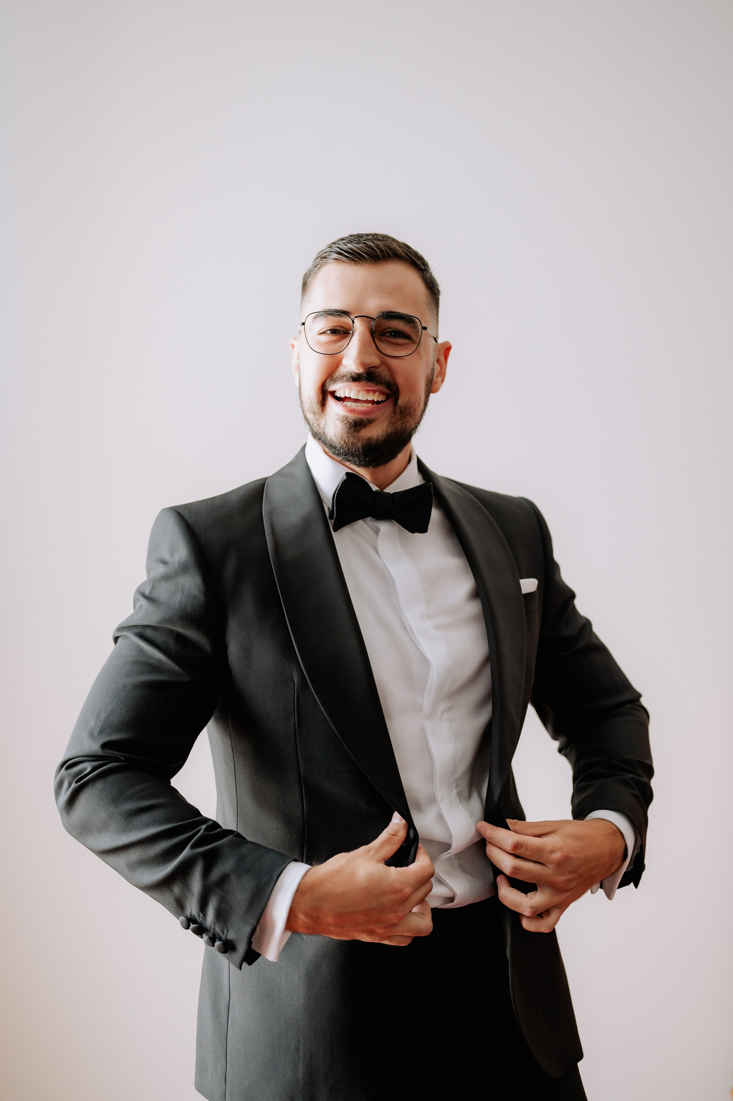 Cununie civila in aer liber , artificii de zi colorate , decor nunta , nunta la Hotel Traian. Proud Vision Weddings | Wedding Photography & Film — Servicii profesionale Foto Video Nunta Iasi