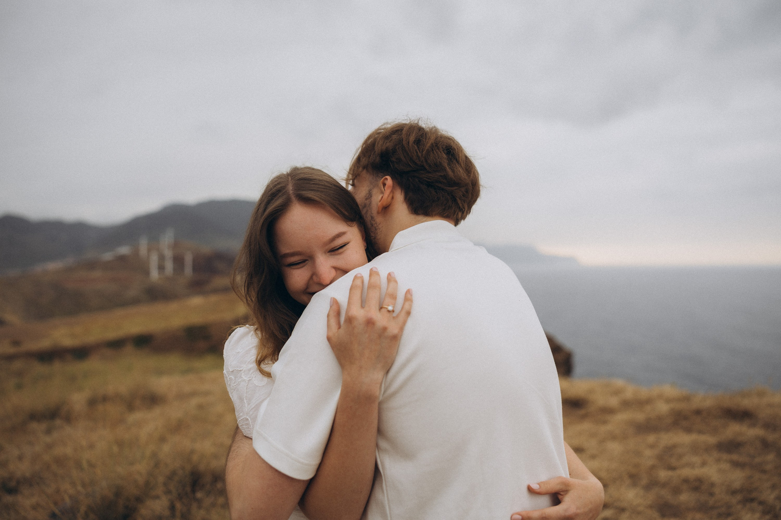 Surprise marriage proposal in São Lourenço, Madeira – romantic couple photography on dramatic coastal cliffs