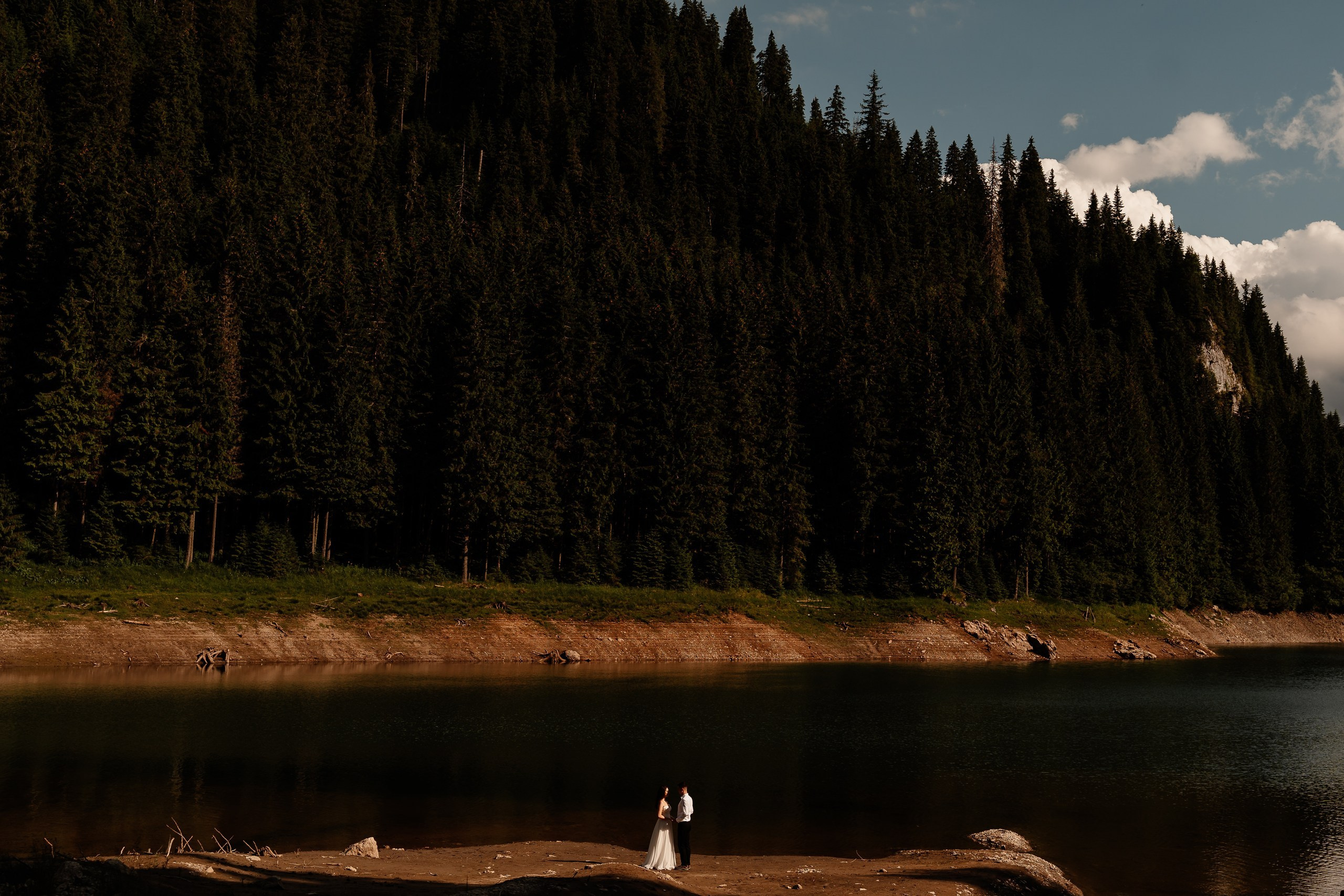 Trash the Dress la Lacul Bolboci  | Mihai Popa Fotograf. Fotograf Nuntă & Botez București - Mihai Popa | Dincolo de oameni, imortalizez emoții!