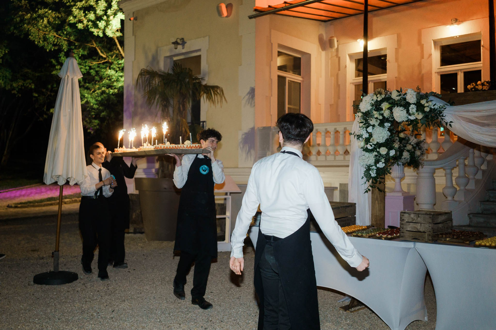 K& F, destination wedding photographer in L’Orangerie de l’Orée du Bois, France