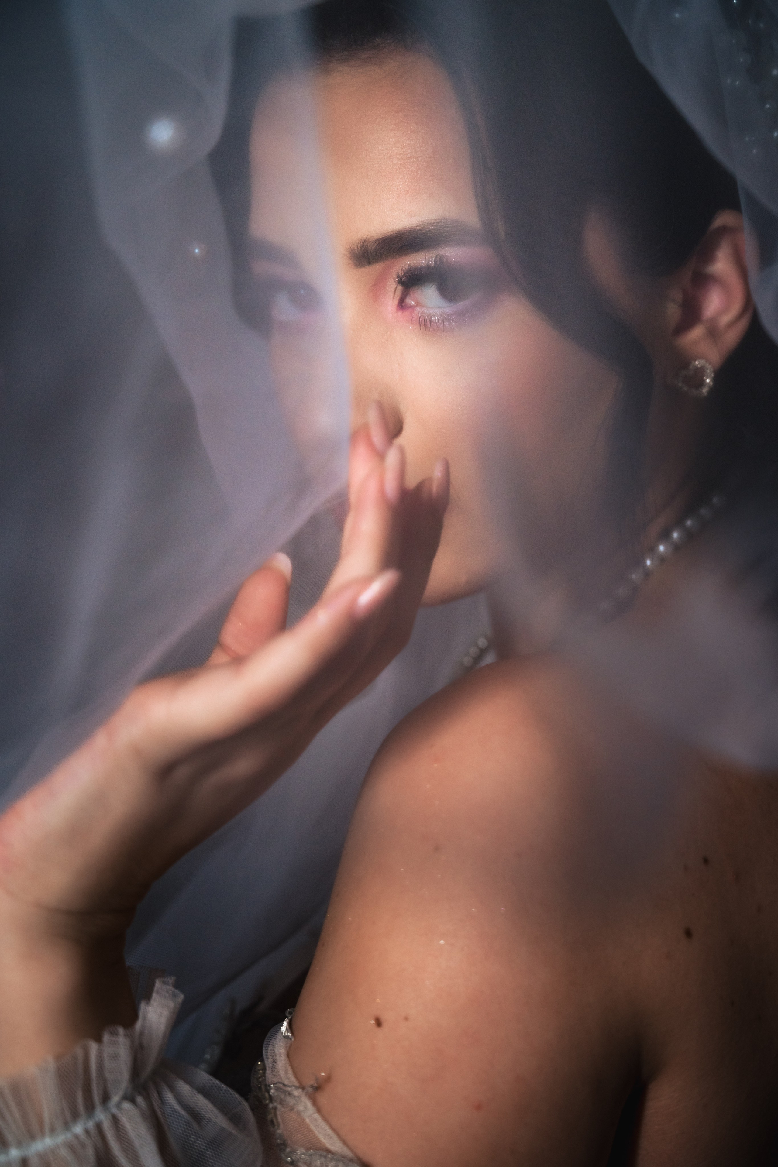 mireasă ilustrată în cadru cinematic – fotografie fine art