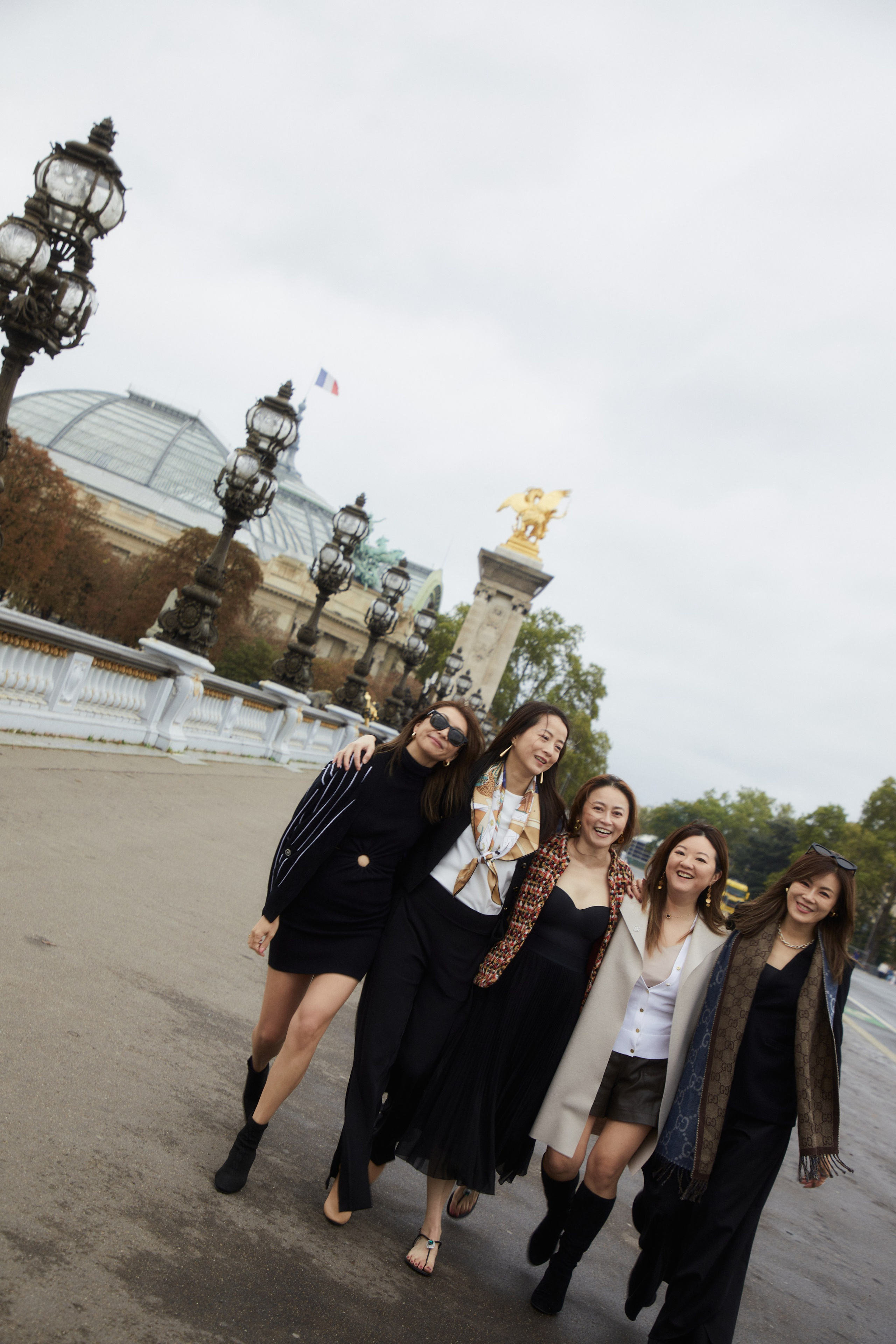 Friends. Photographer in Paris