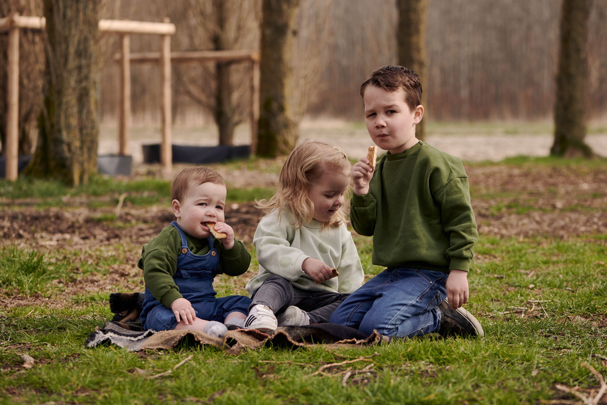 Gezinsfotoshoot in de groene kathedraal. Portret, trouw en familie fotograaf in Amsterdam en Almere