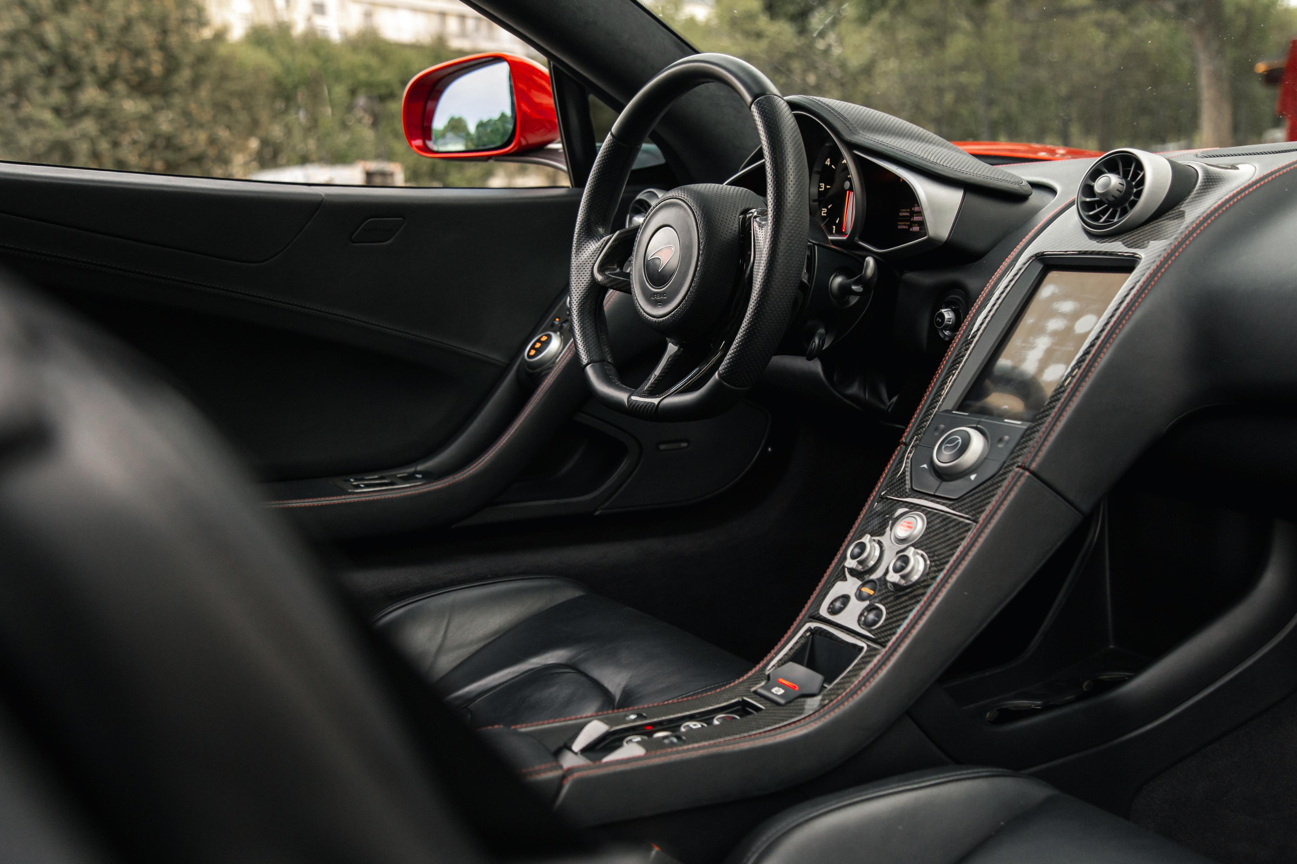 McLaren MP4-12c. Photographer in Paris — Vitalii Motruk